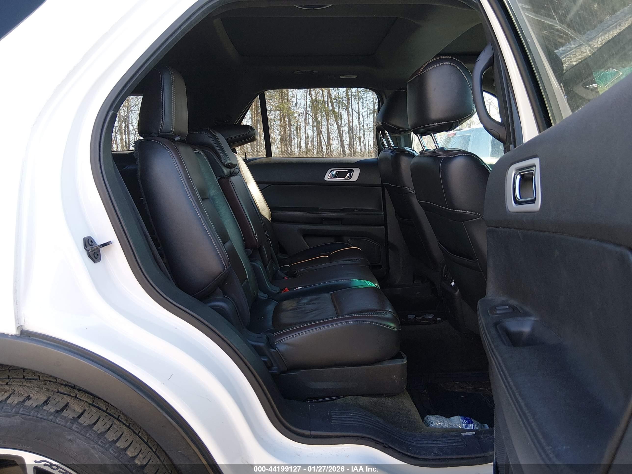 FORD EXPLORER image 8