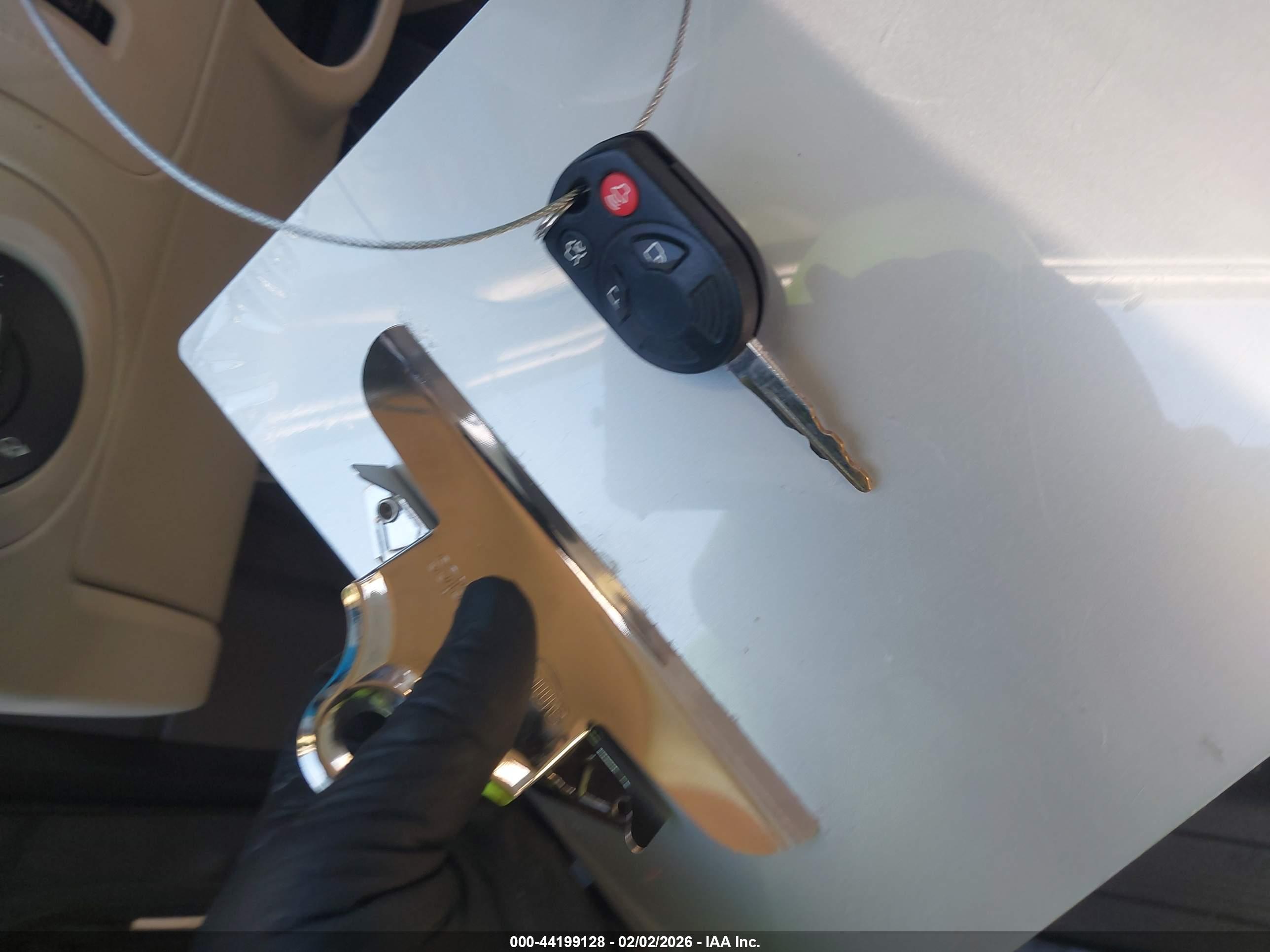FORD FLEX image 11