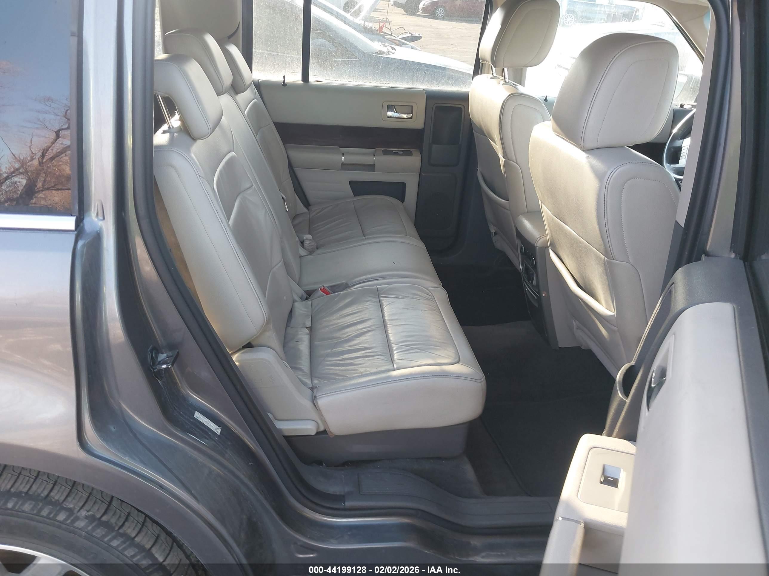 FORD FLEX image 8
