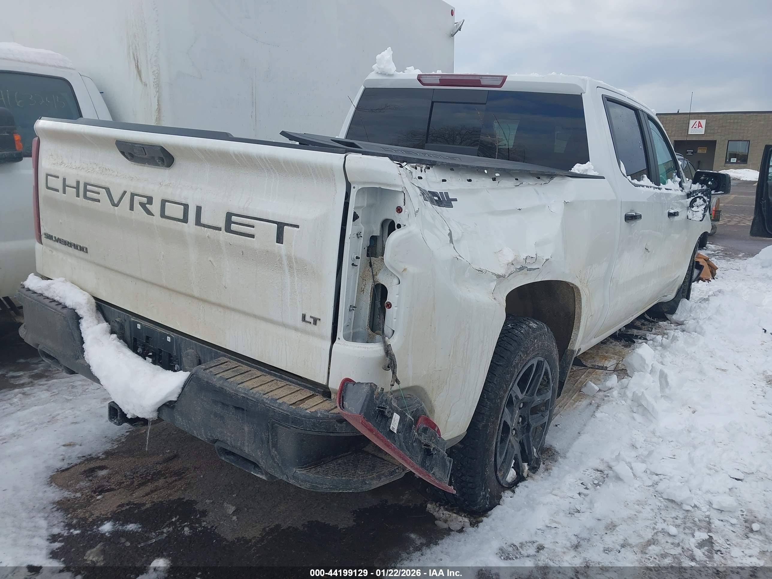 CHEVROLET SILVERADO image 4