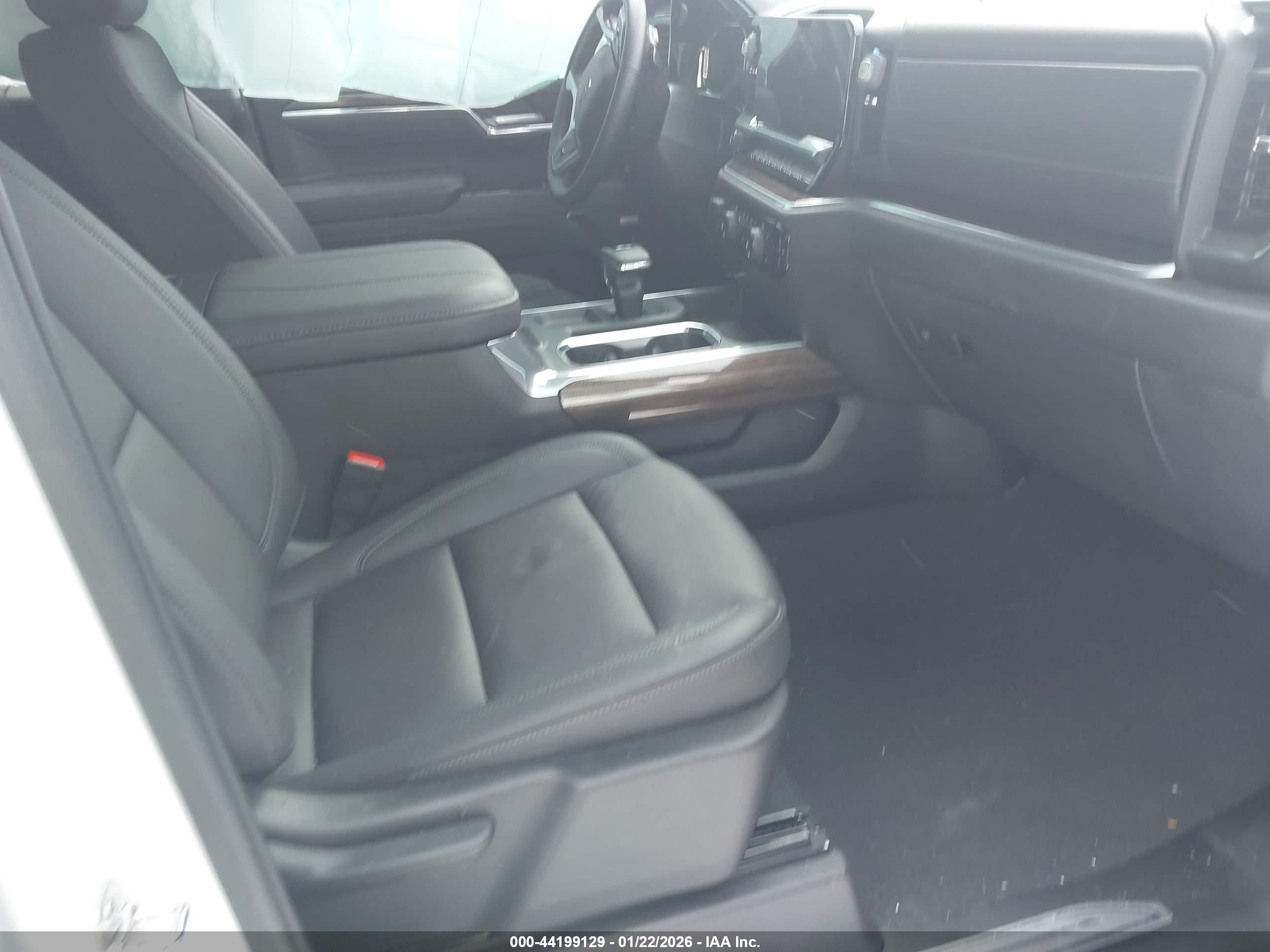 CHEVROLET SILVERADO image 5