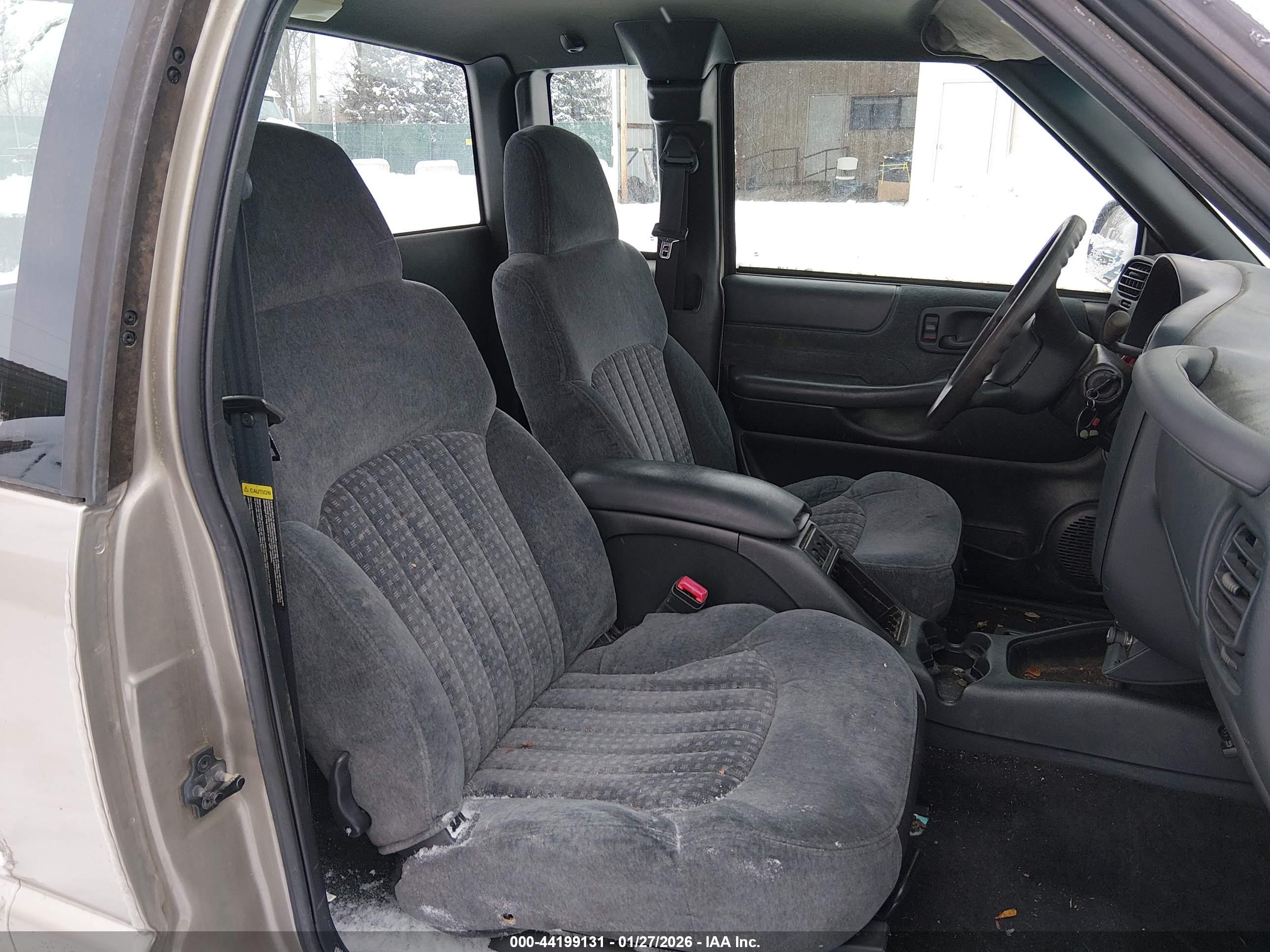 CHEVROLET S-10 image 8