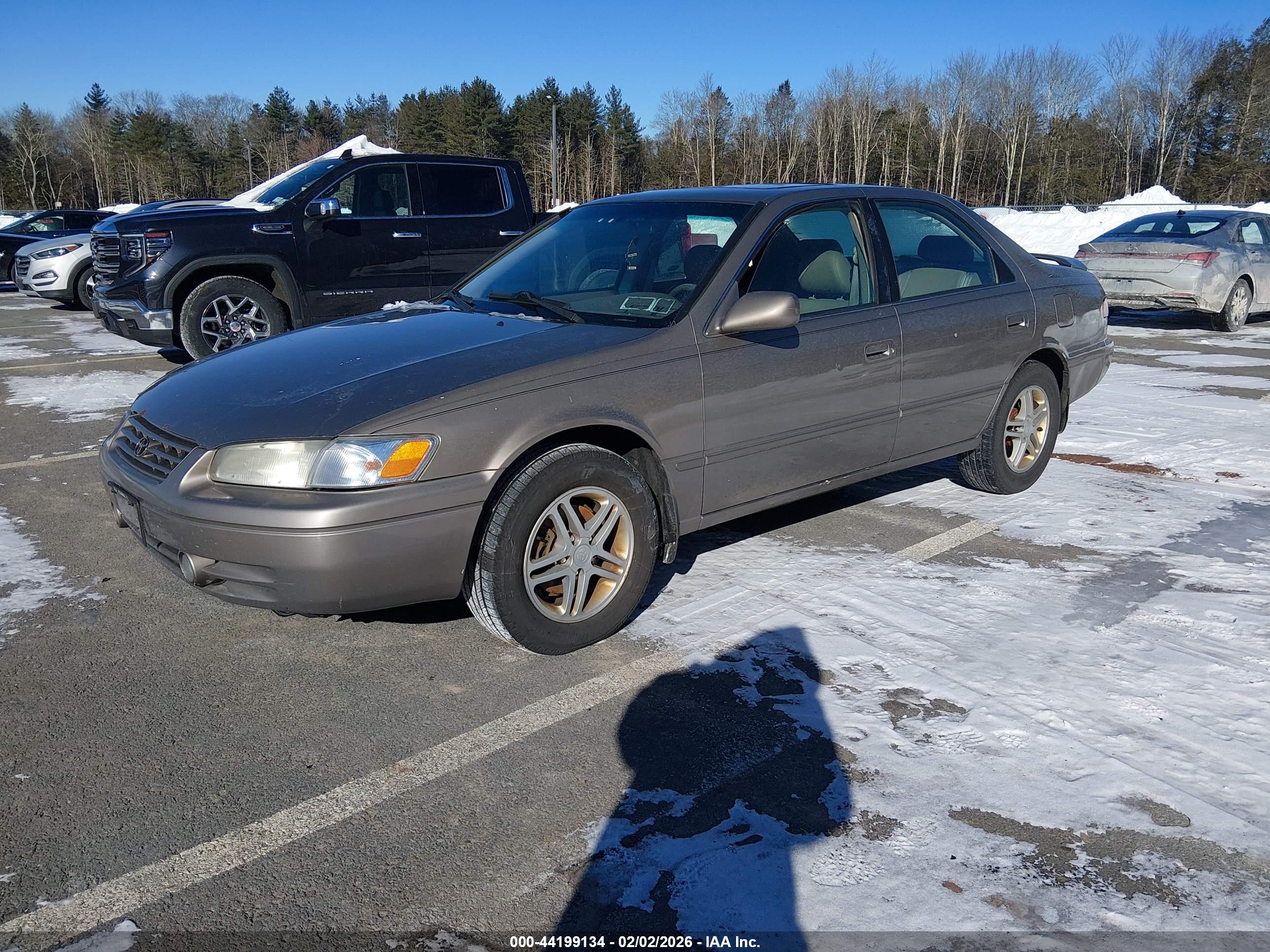 TOYOTA CAMRY image 2