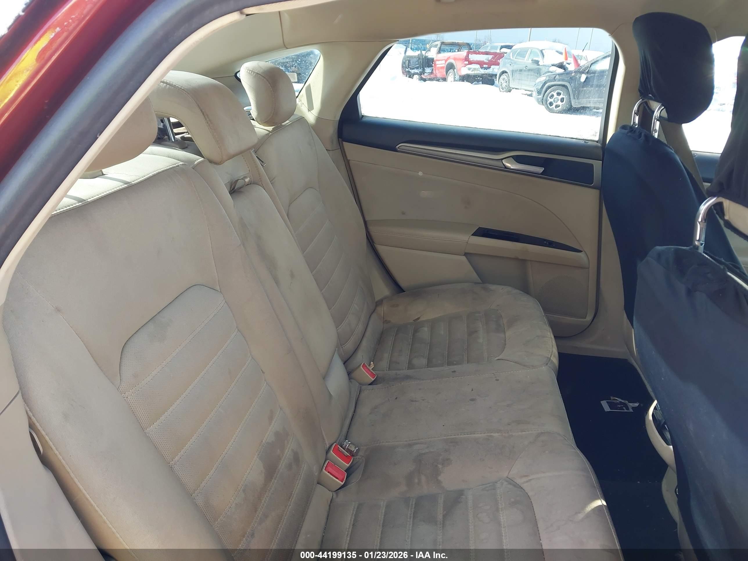 FORD FUSION image 8
