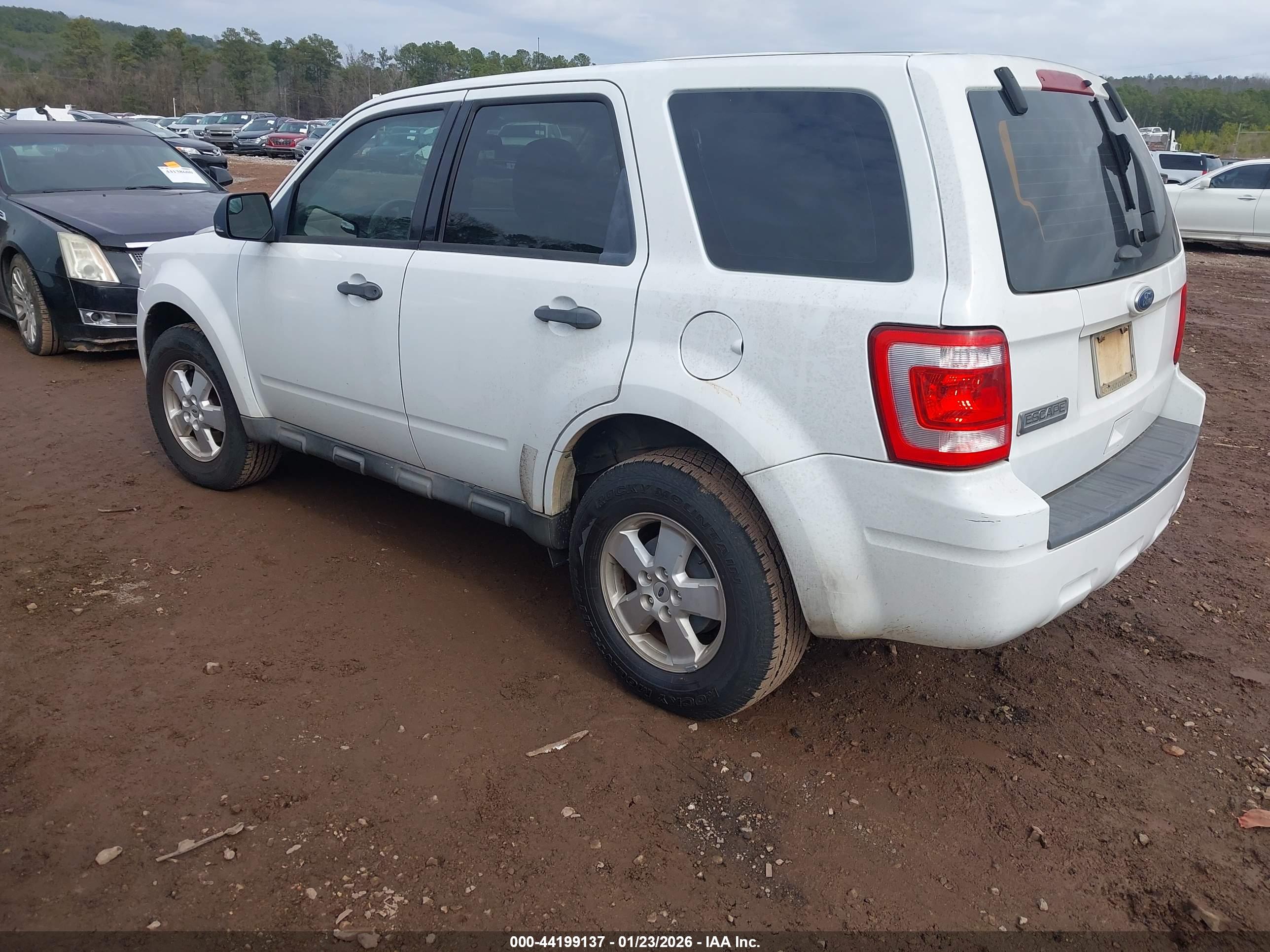 FORD ESCAPE image 3
