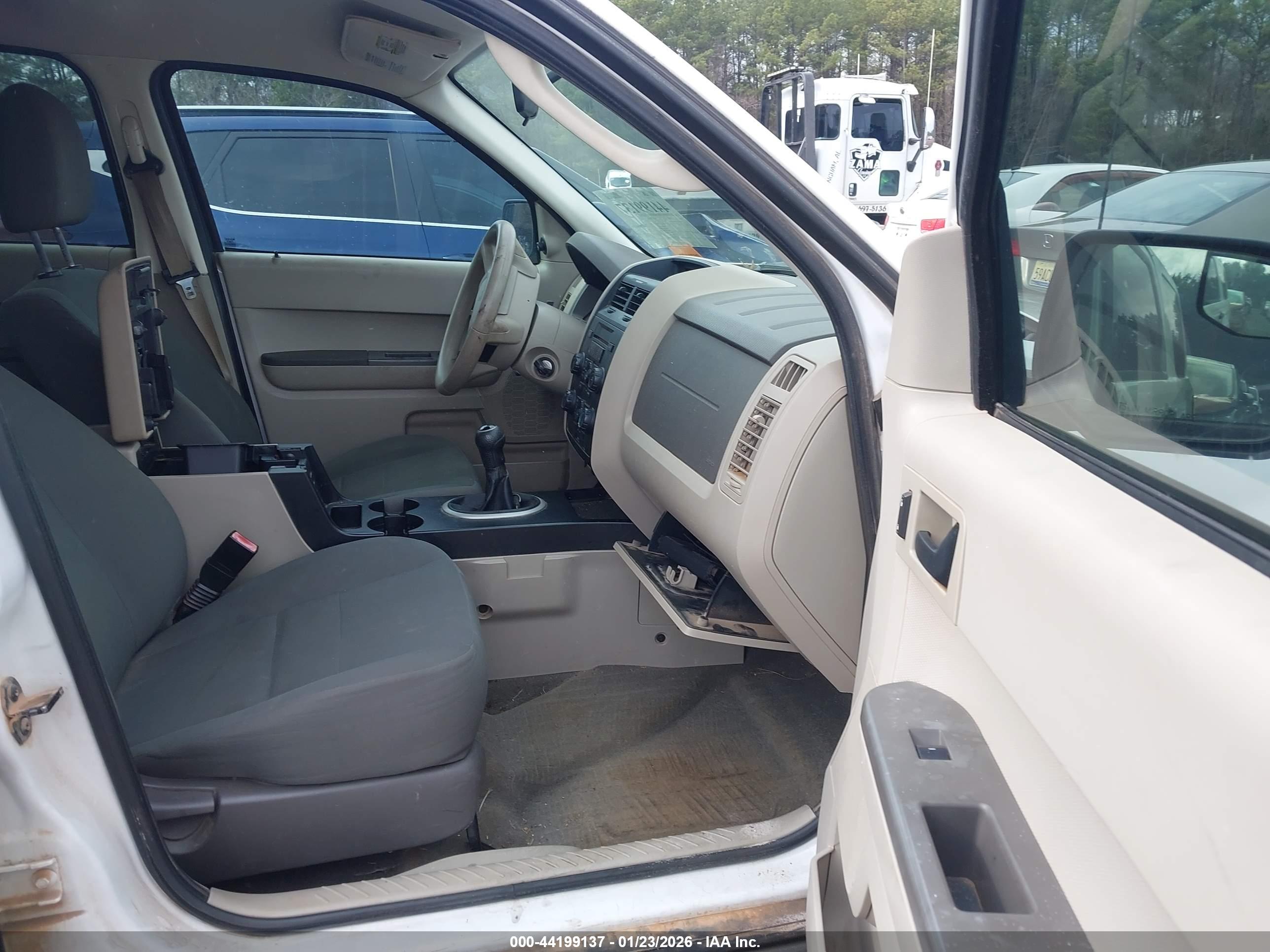 FORD ESCAPE image 5