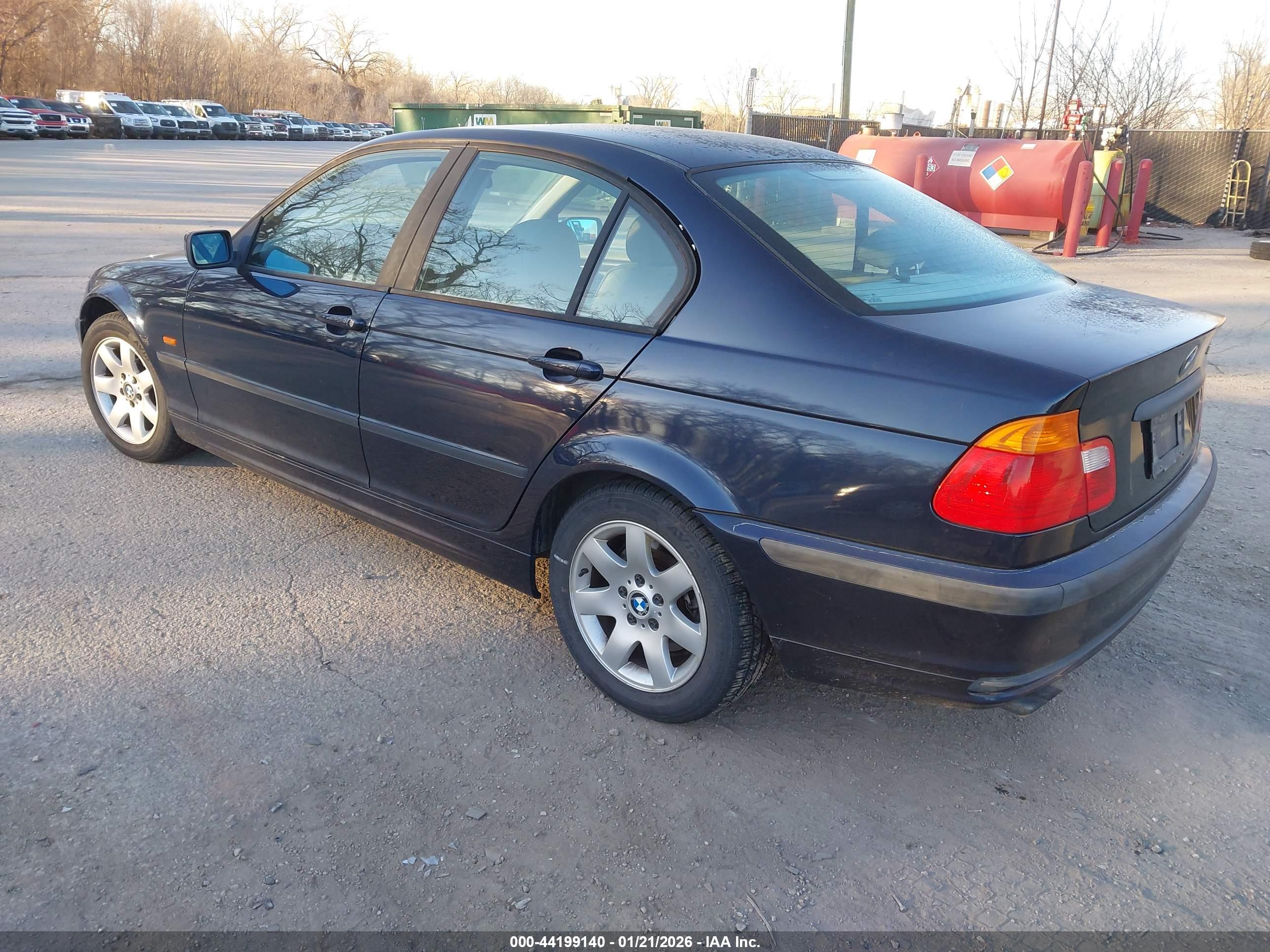 BMW 325I image 3