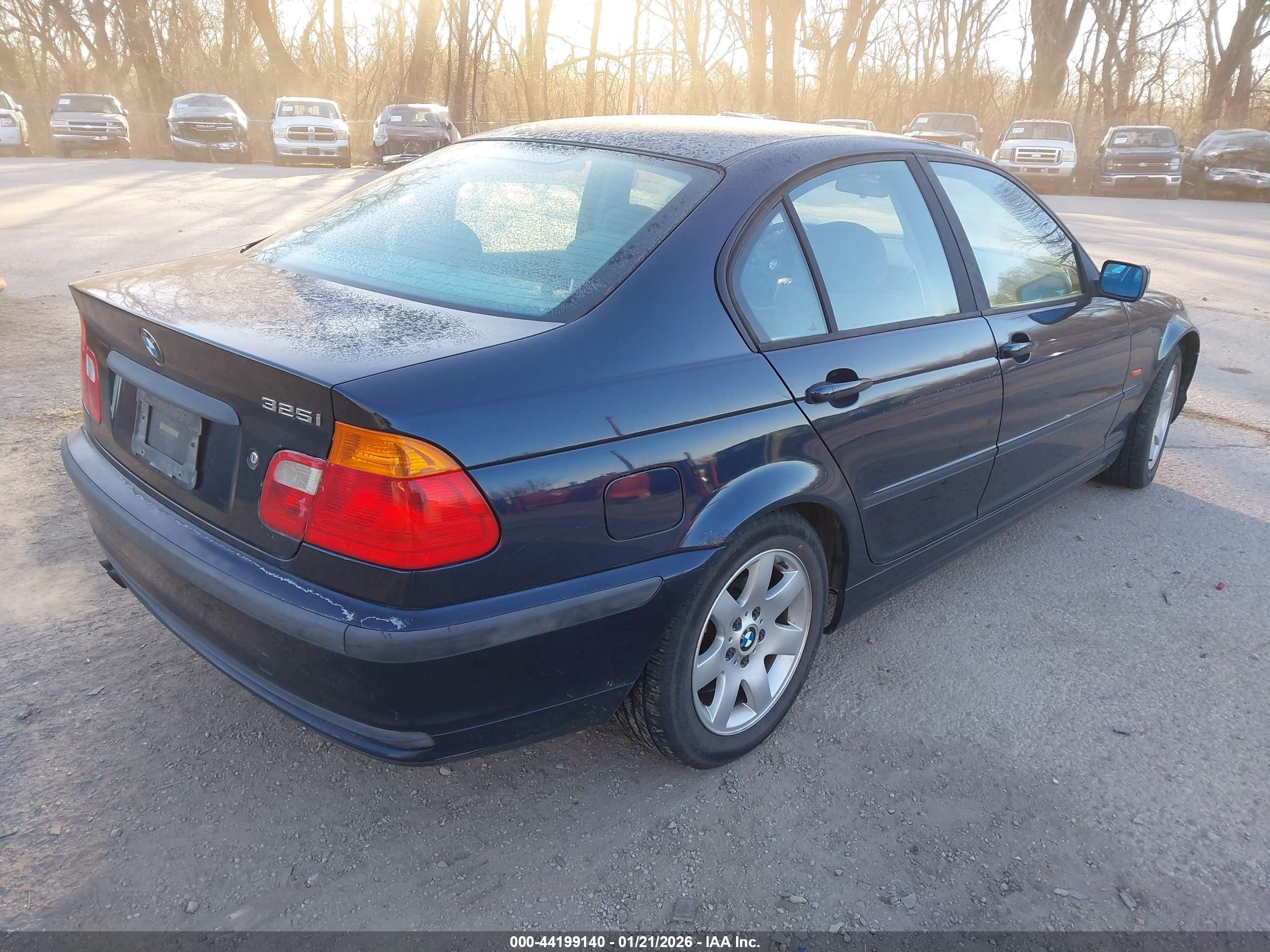 BMW 325I image 4