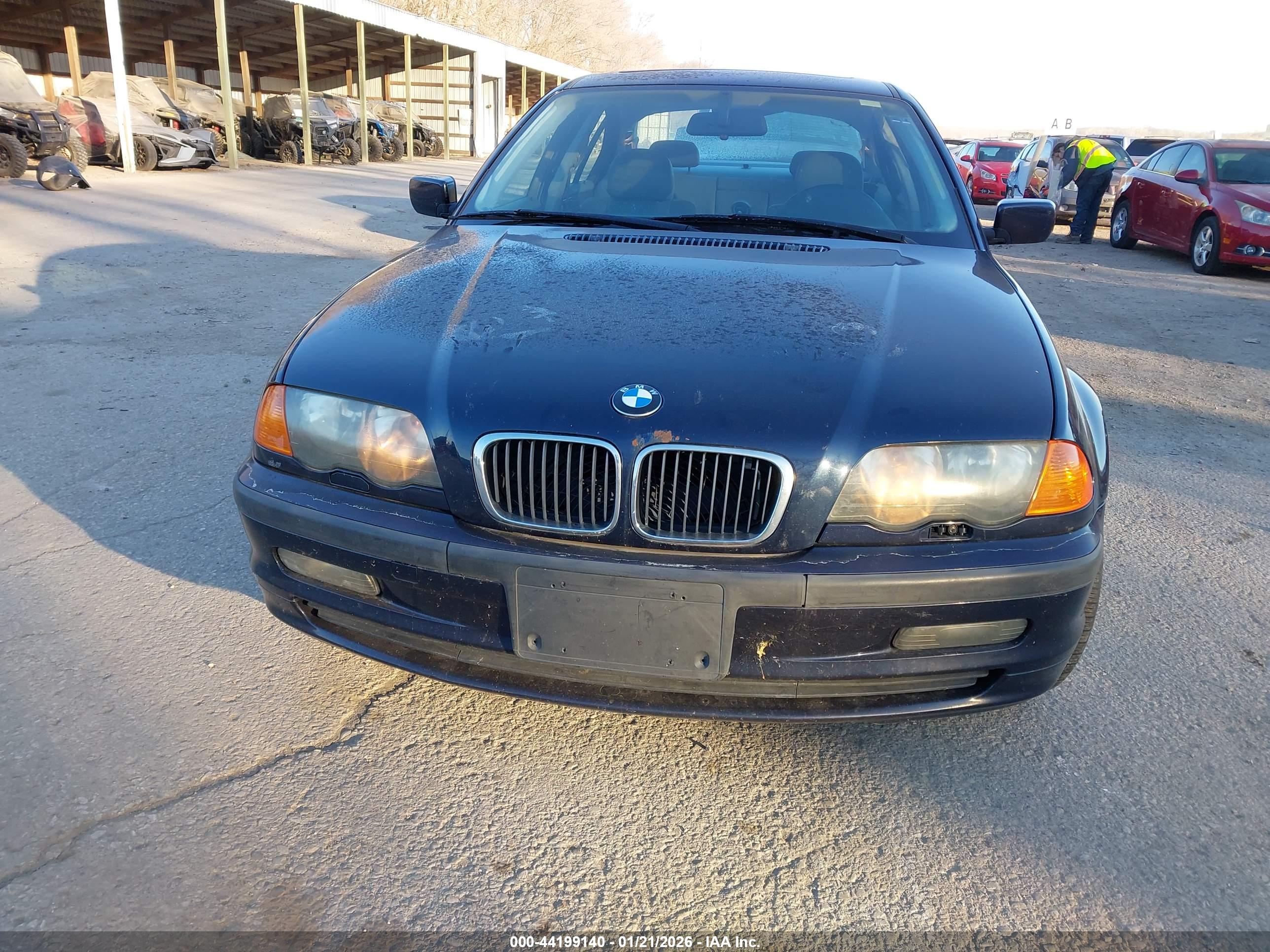 BMW 325I image 6