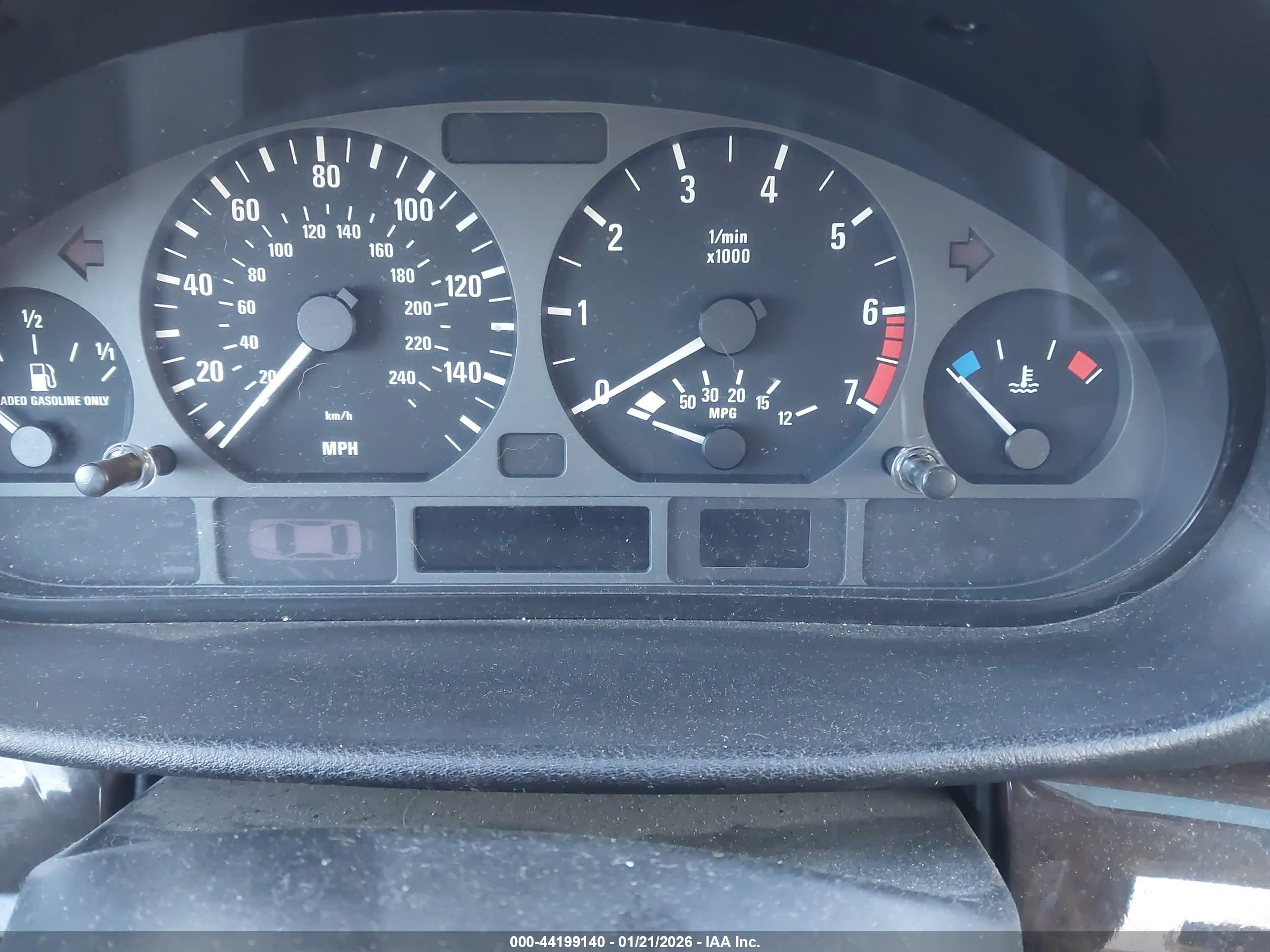 BMW 325I image 7