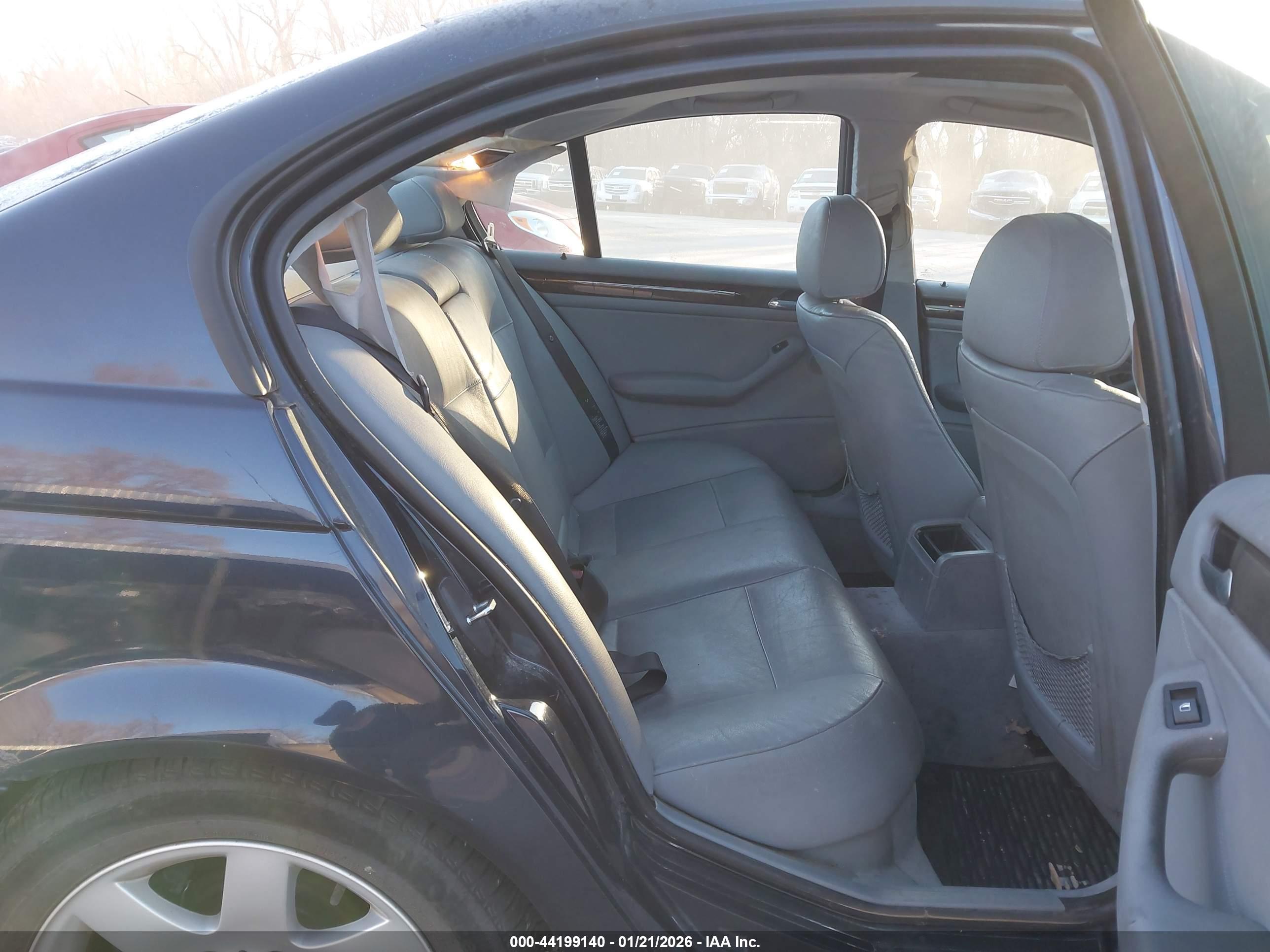 BMW 325I image 8