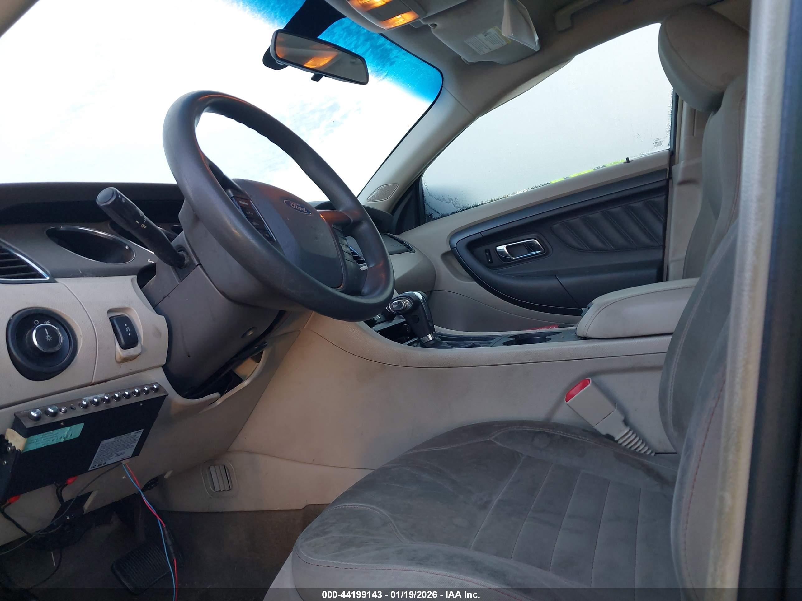 FORD TAURUS image 5