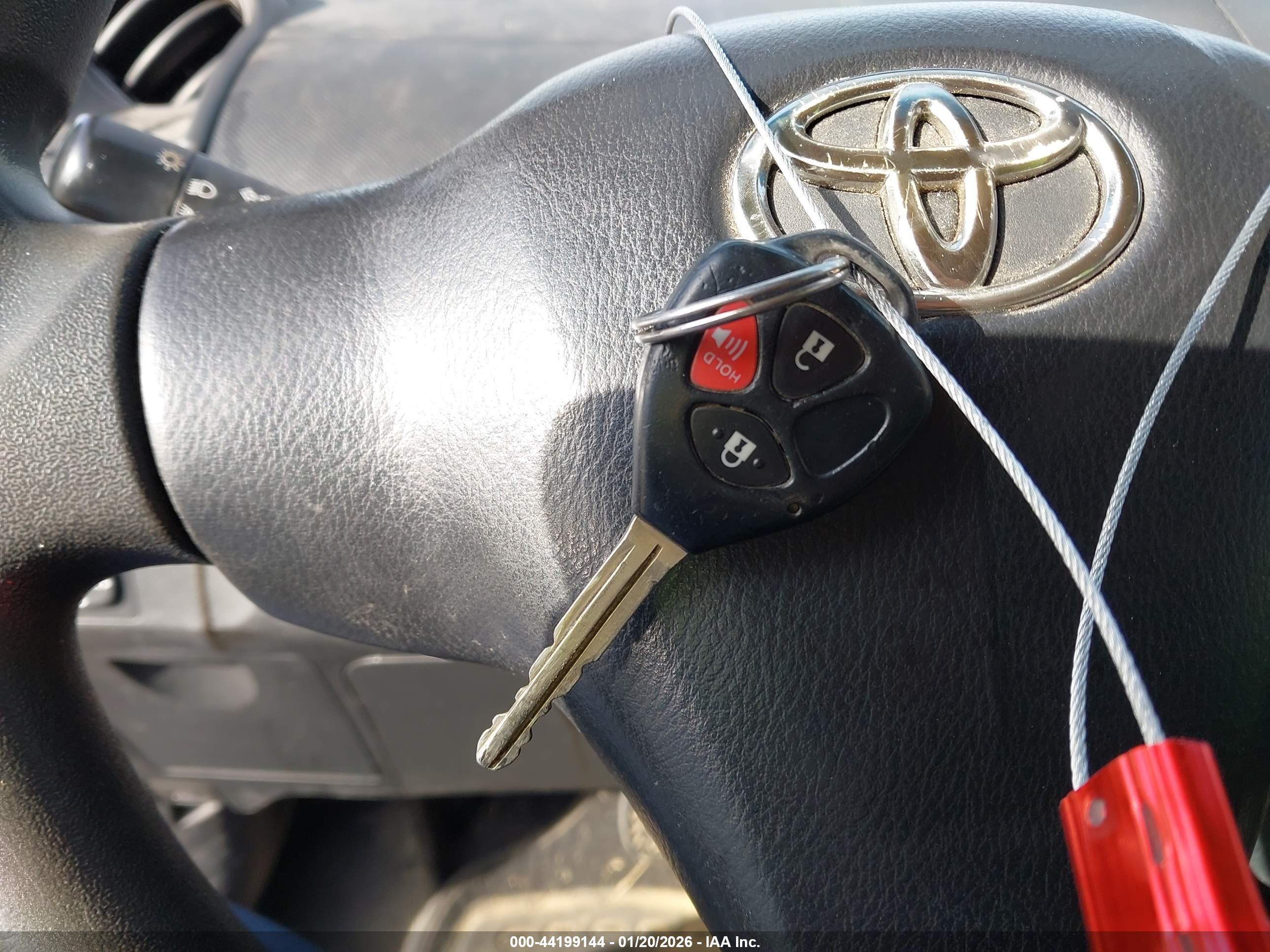 TOYOTA YARIS image 11