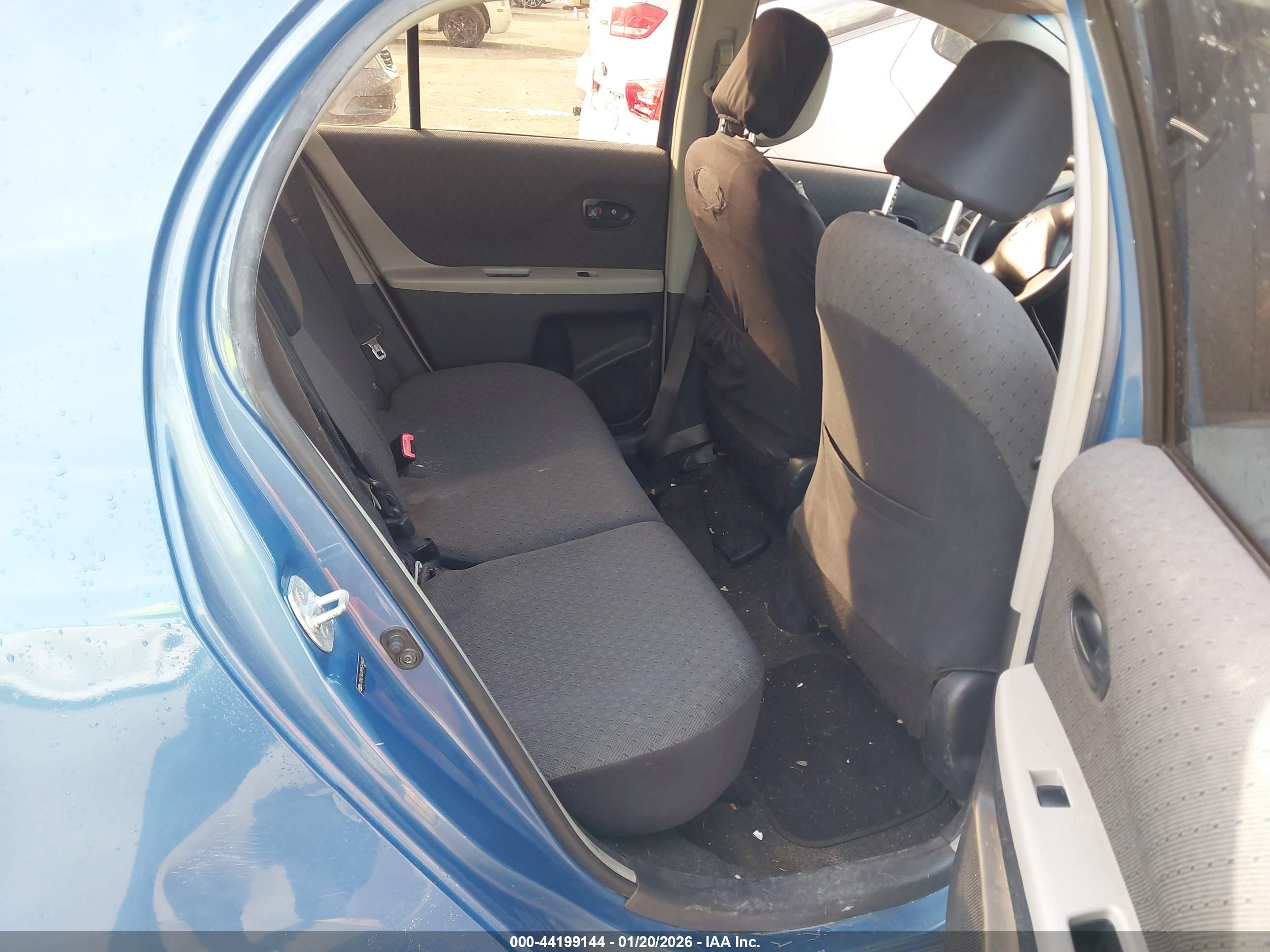 TOYOTA YARIS image 8