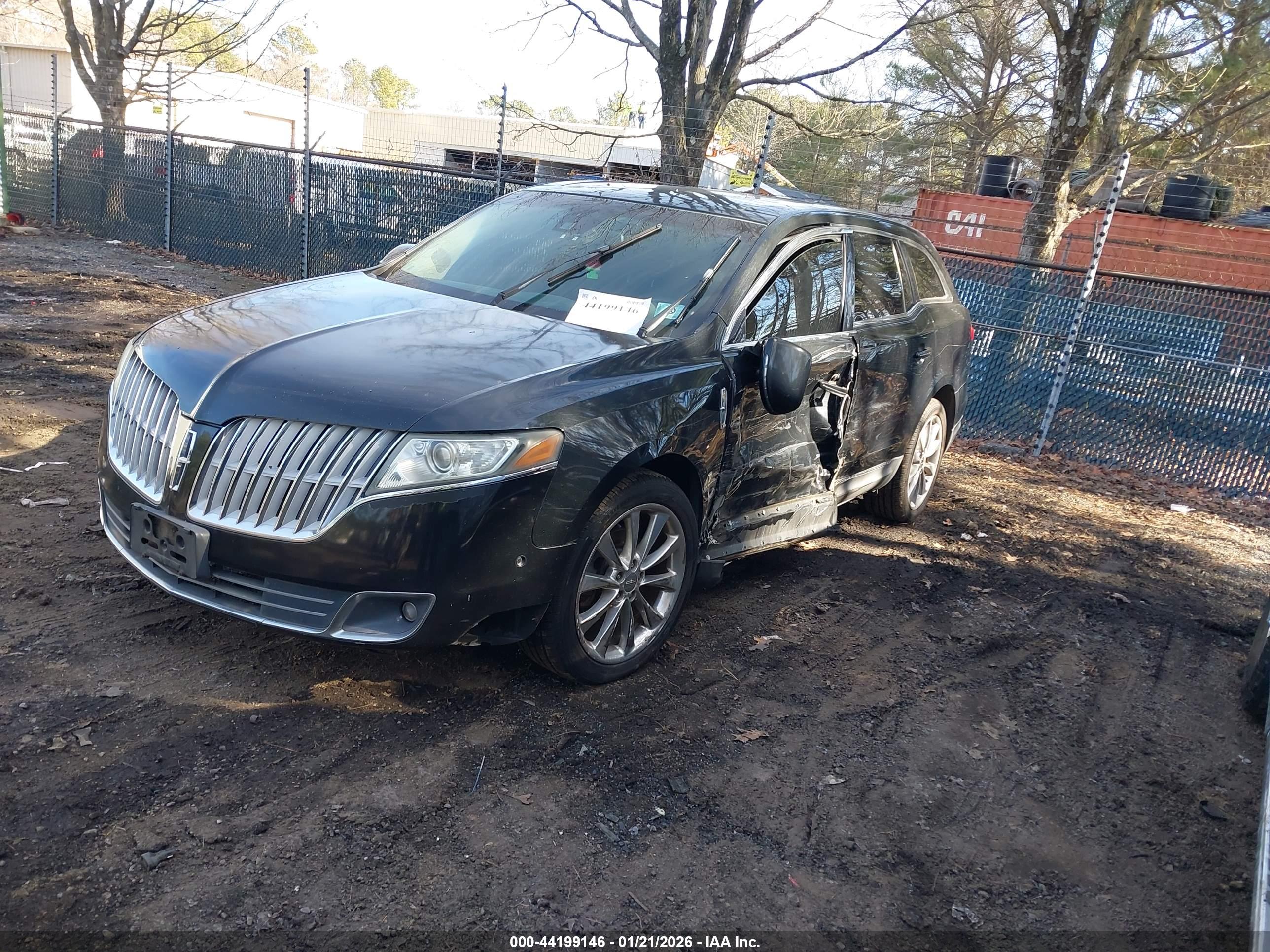 LINCOLN MKT image 2
