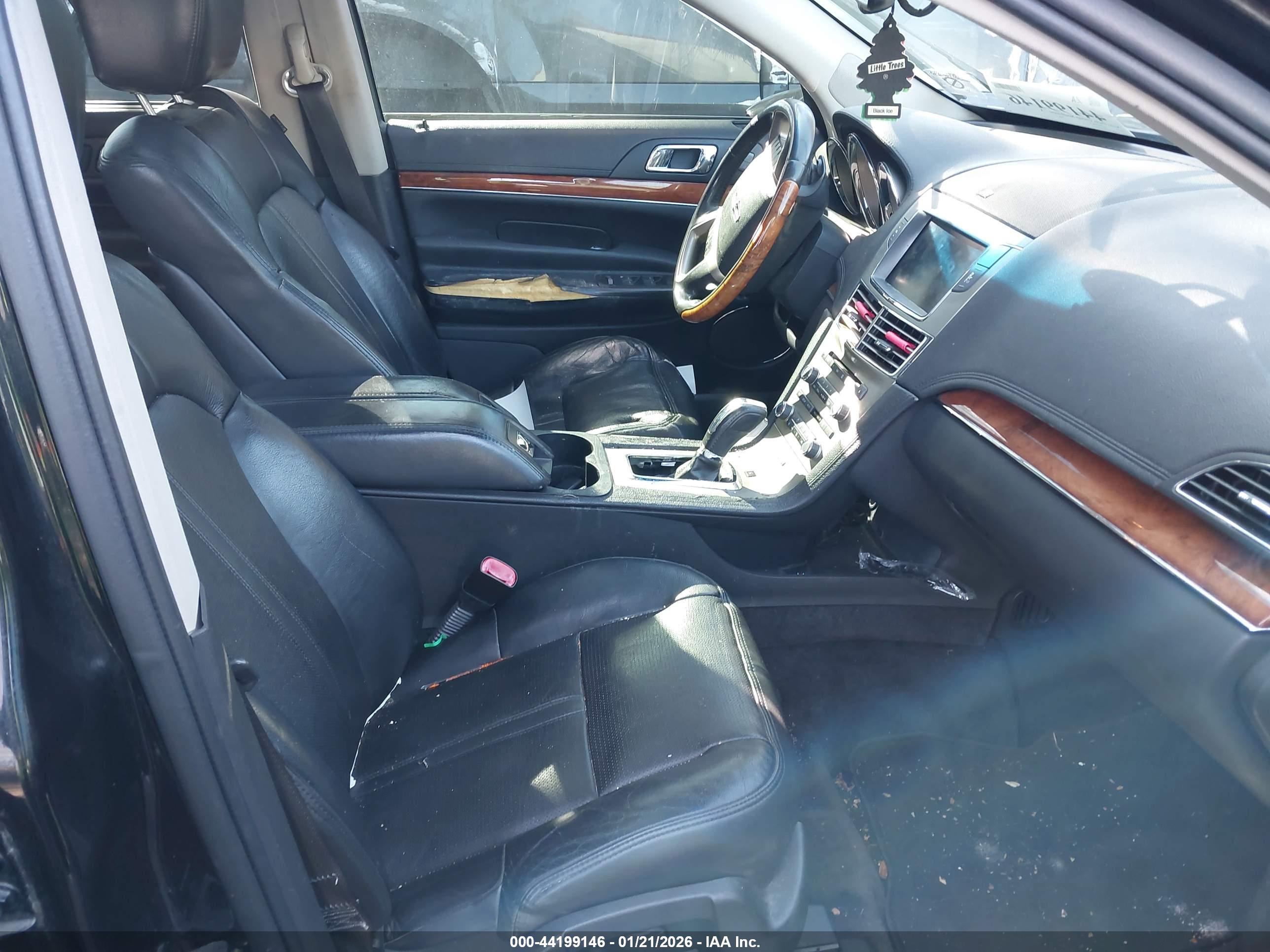 LINCOLN MKT image 5