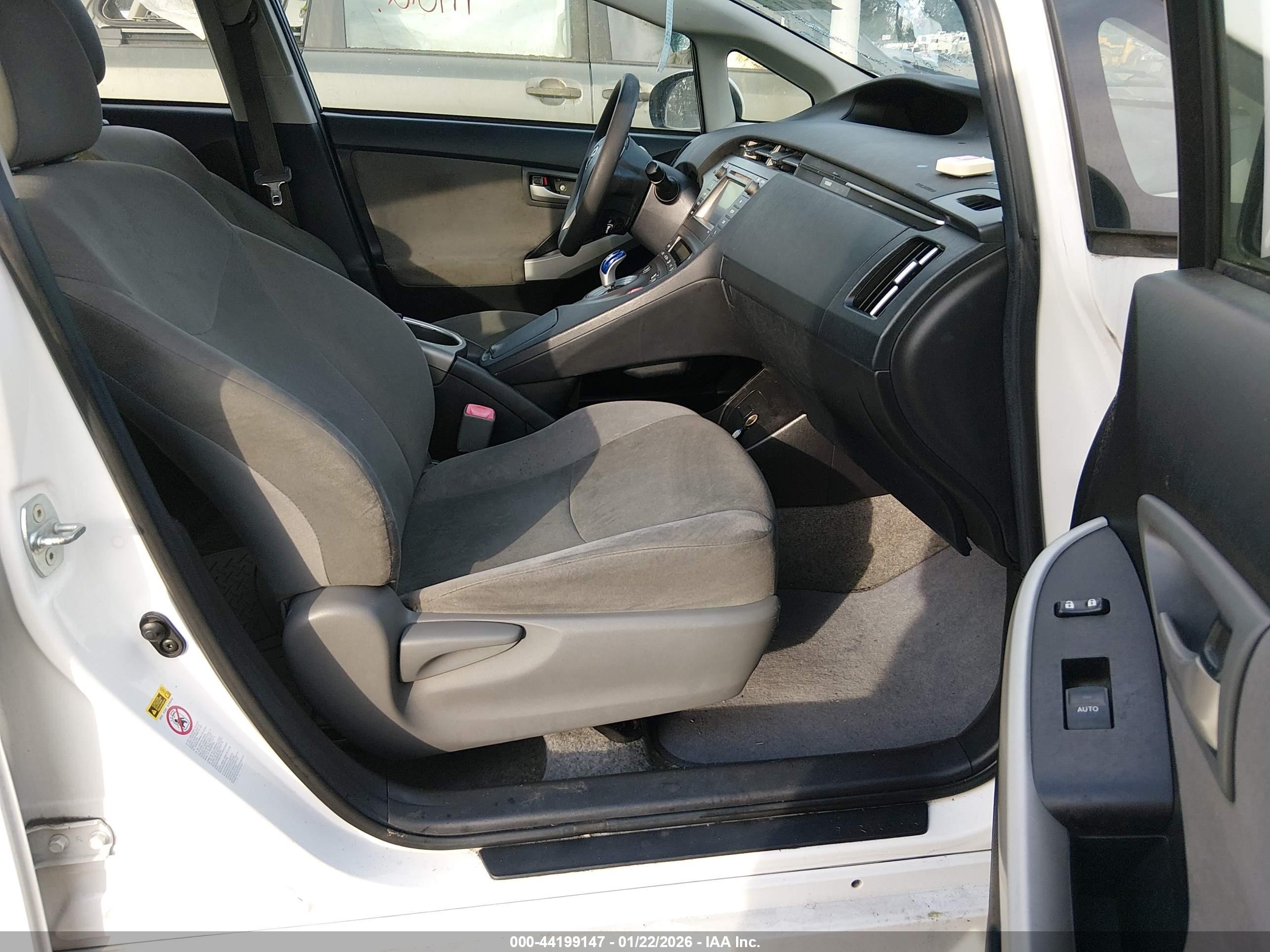 TOYOTA PRIUS image 5