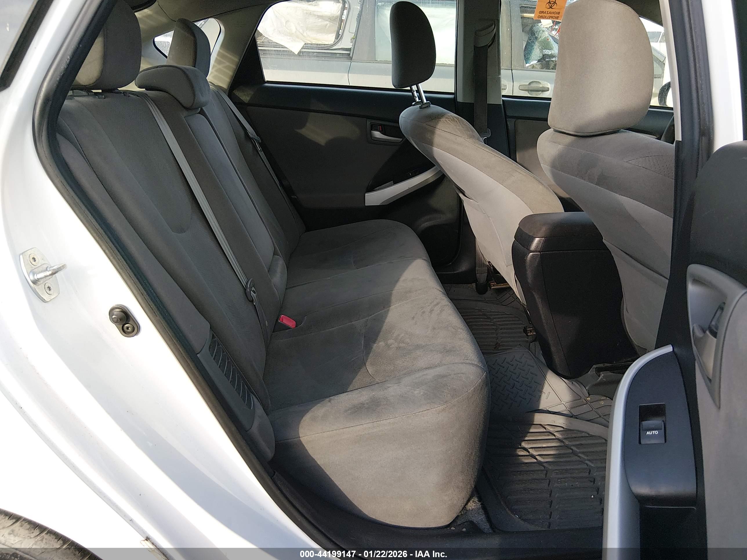 TOYOTA PRIUS image 8