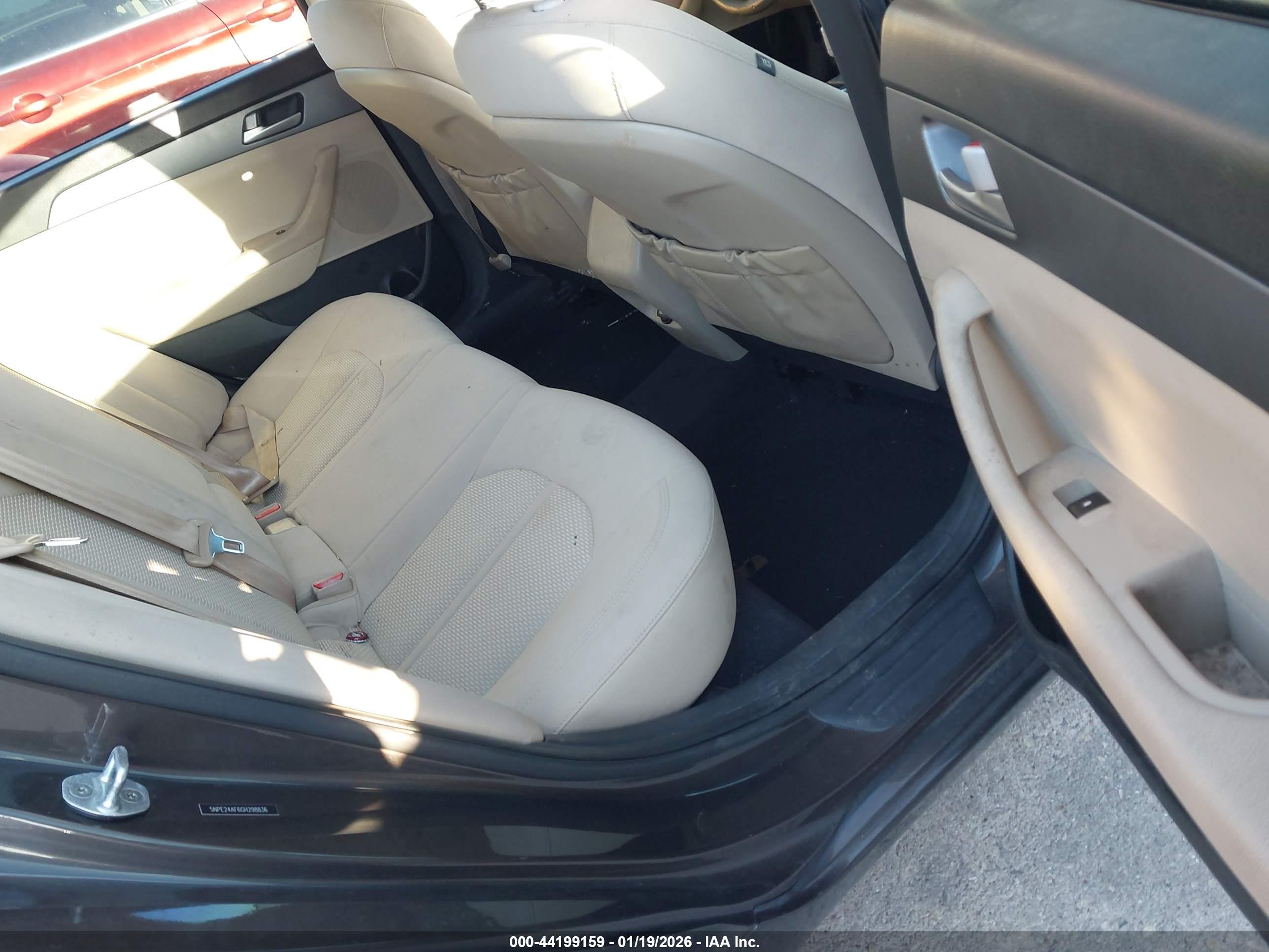 HYUNDAI SONATA image 8