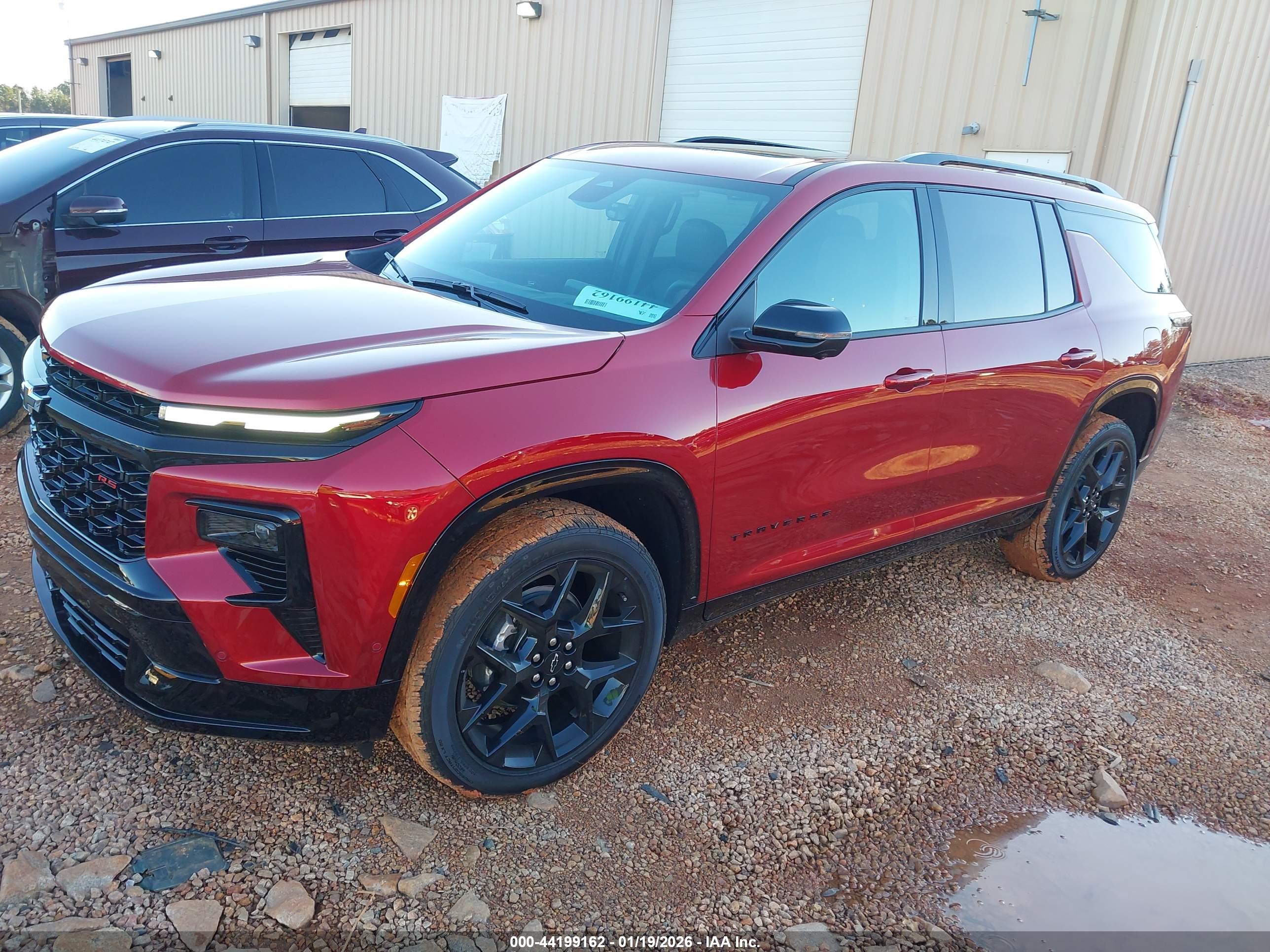 CHEVROLET TRAVERSE image 2