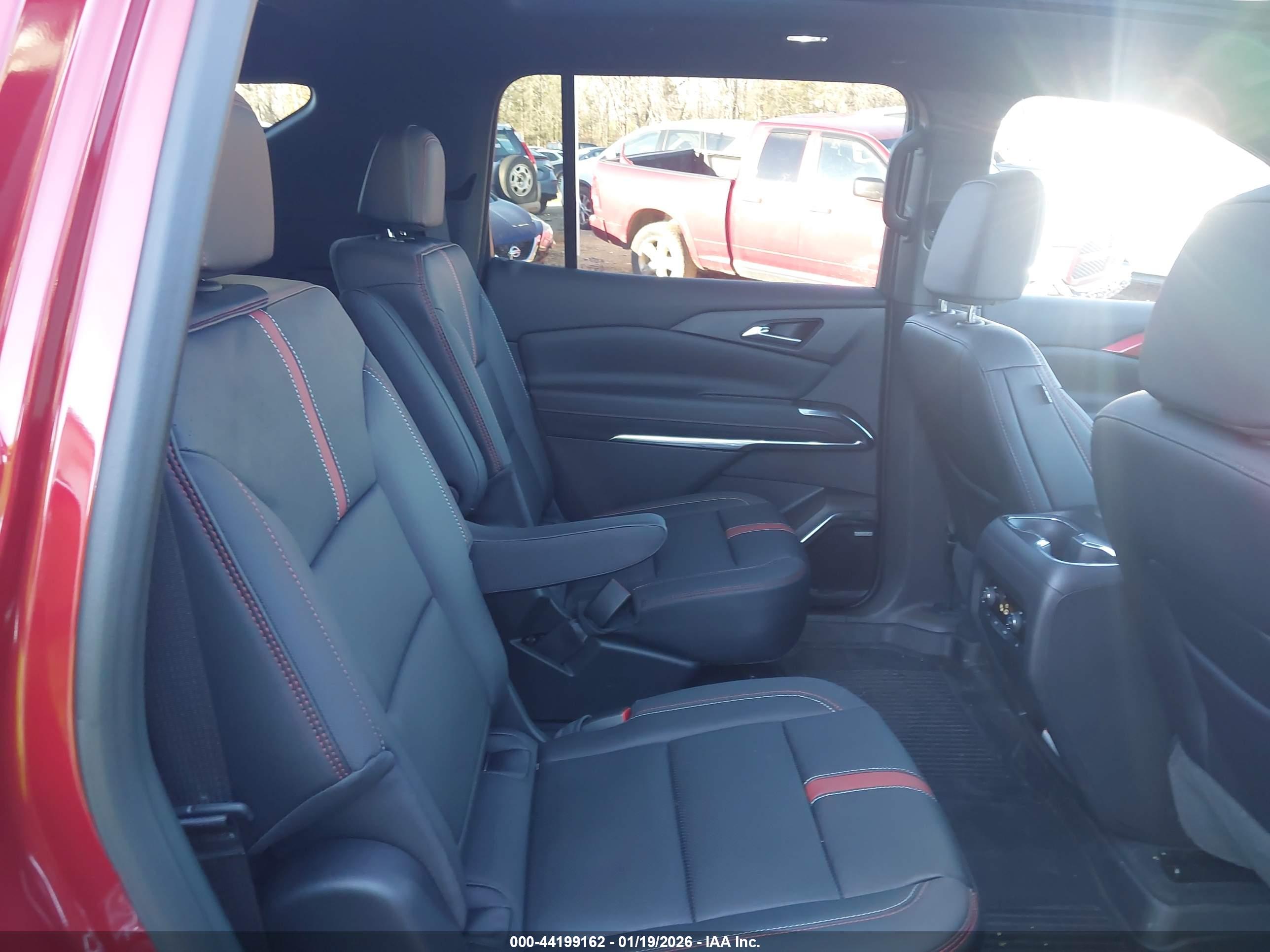 CHEVROLET TRAVERSE image 8
