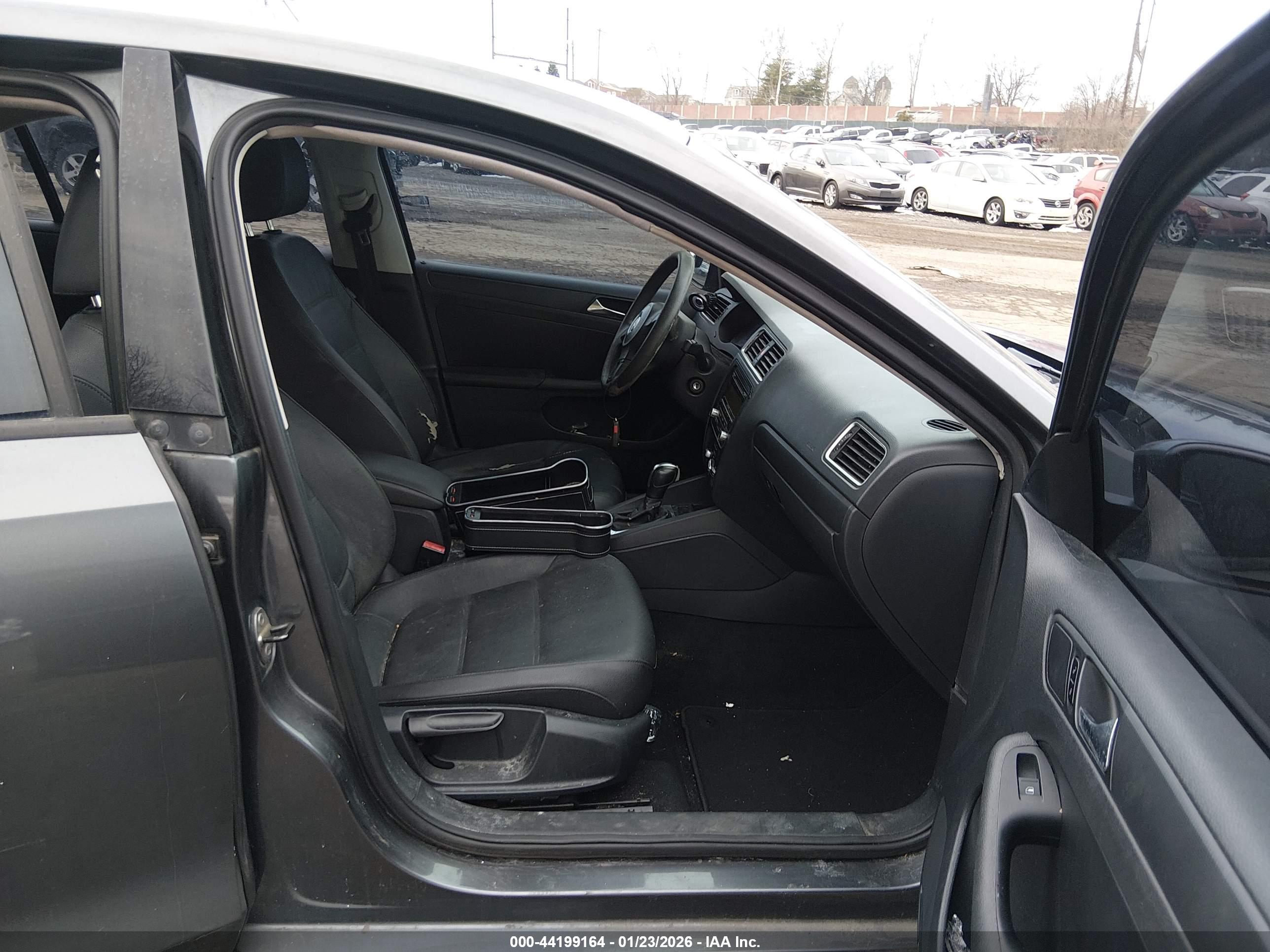 VOLKSWAGEN JETTA image 5
