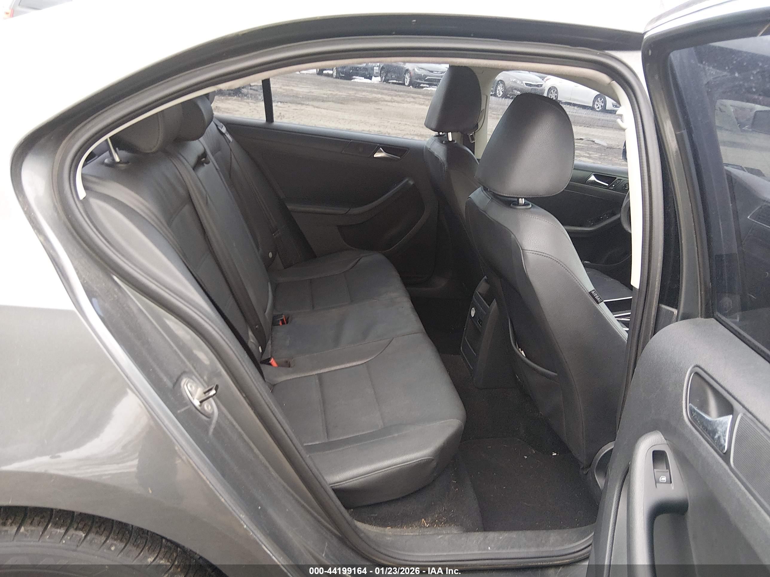 VOLKSWAGEN JETTA image 8