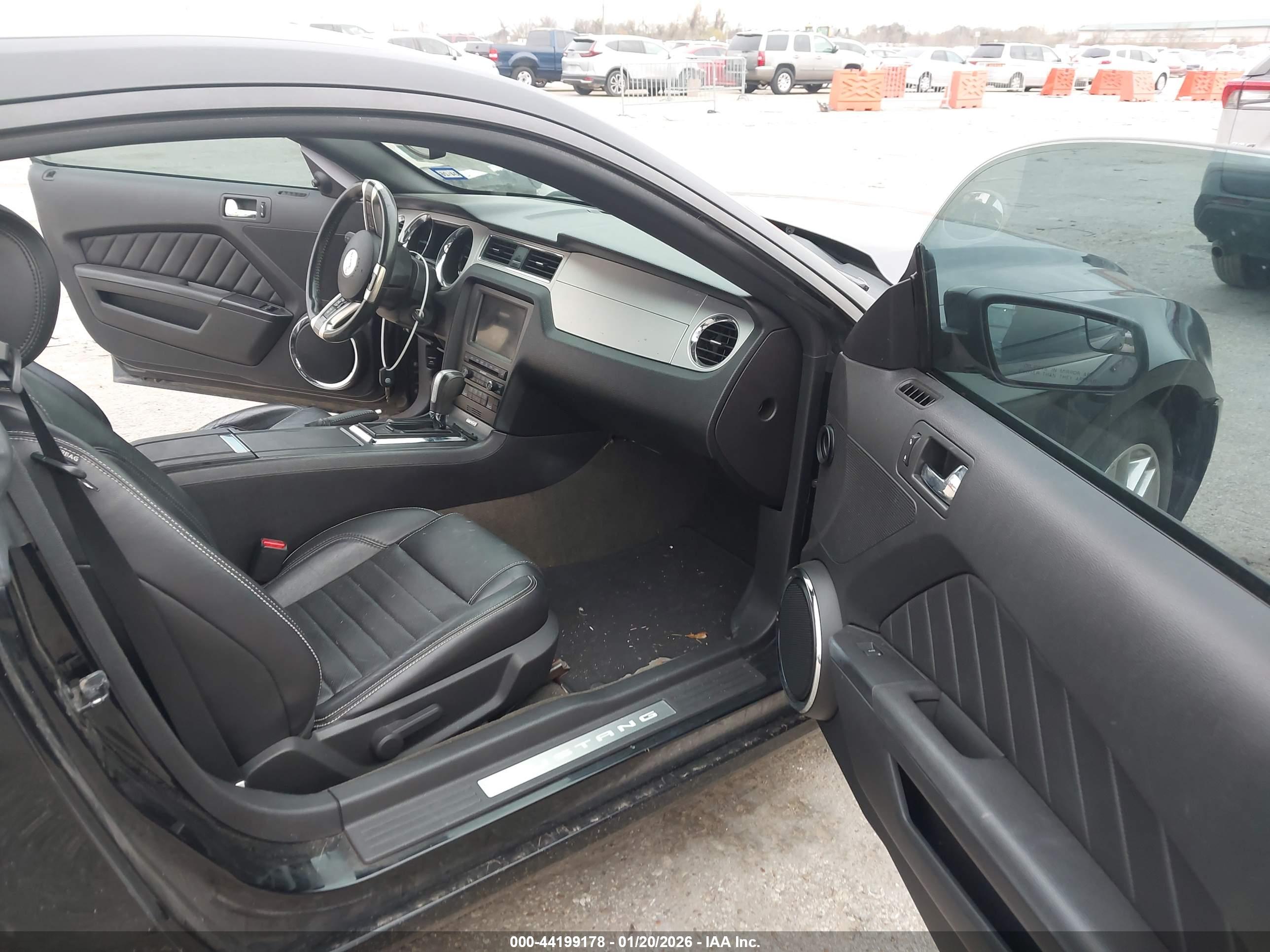 FORD MUSTANG image 5