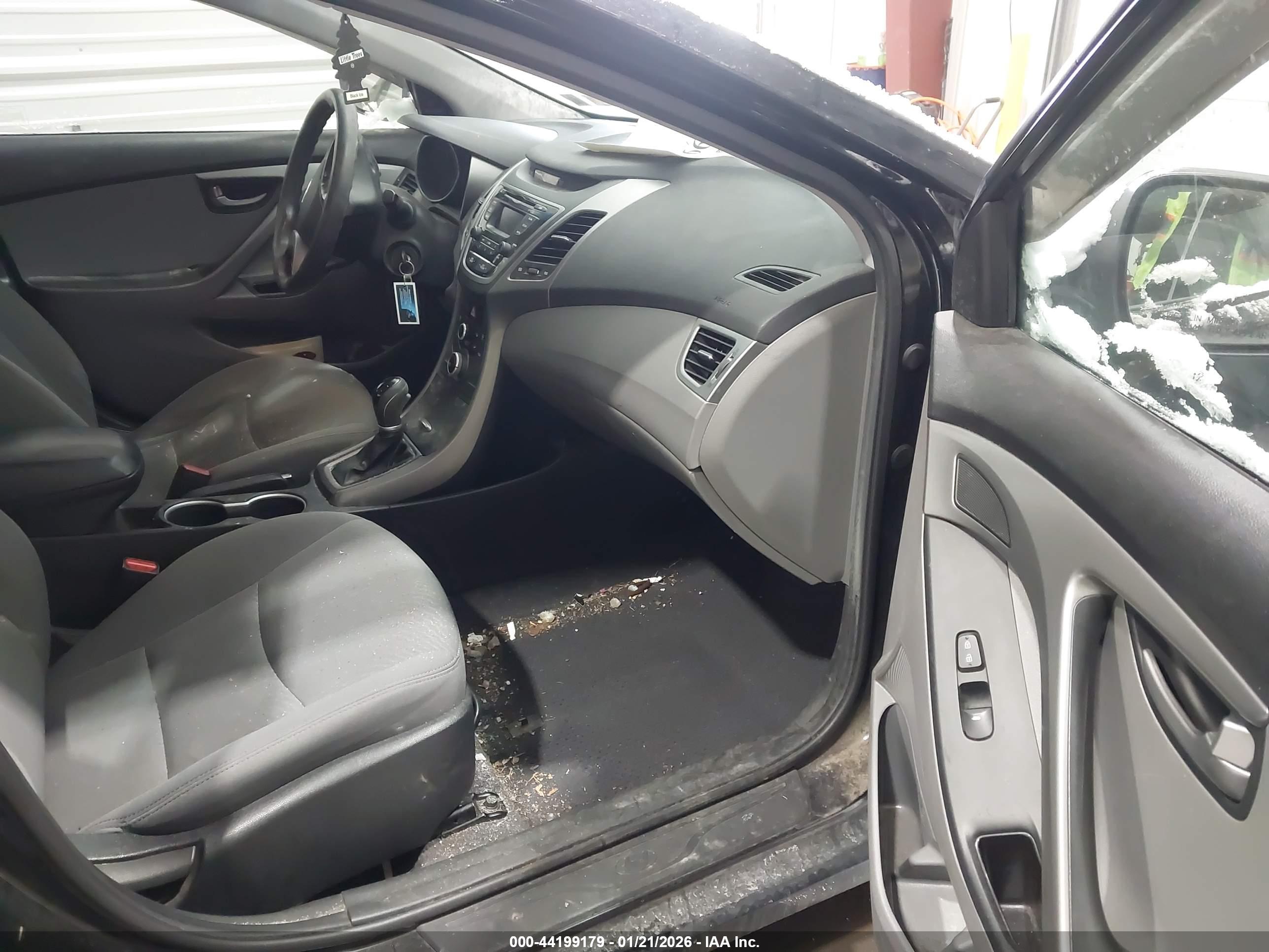 HYUNDAI ELANTRA image 5