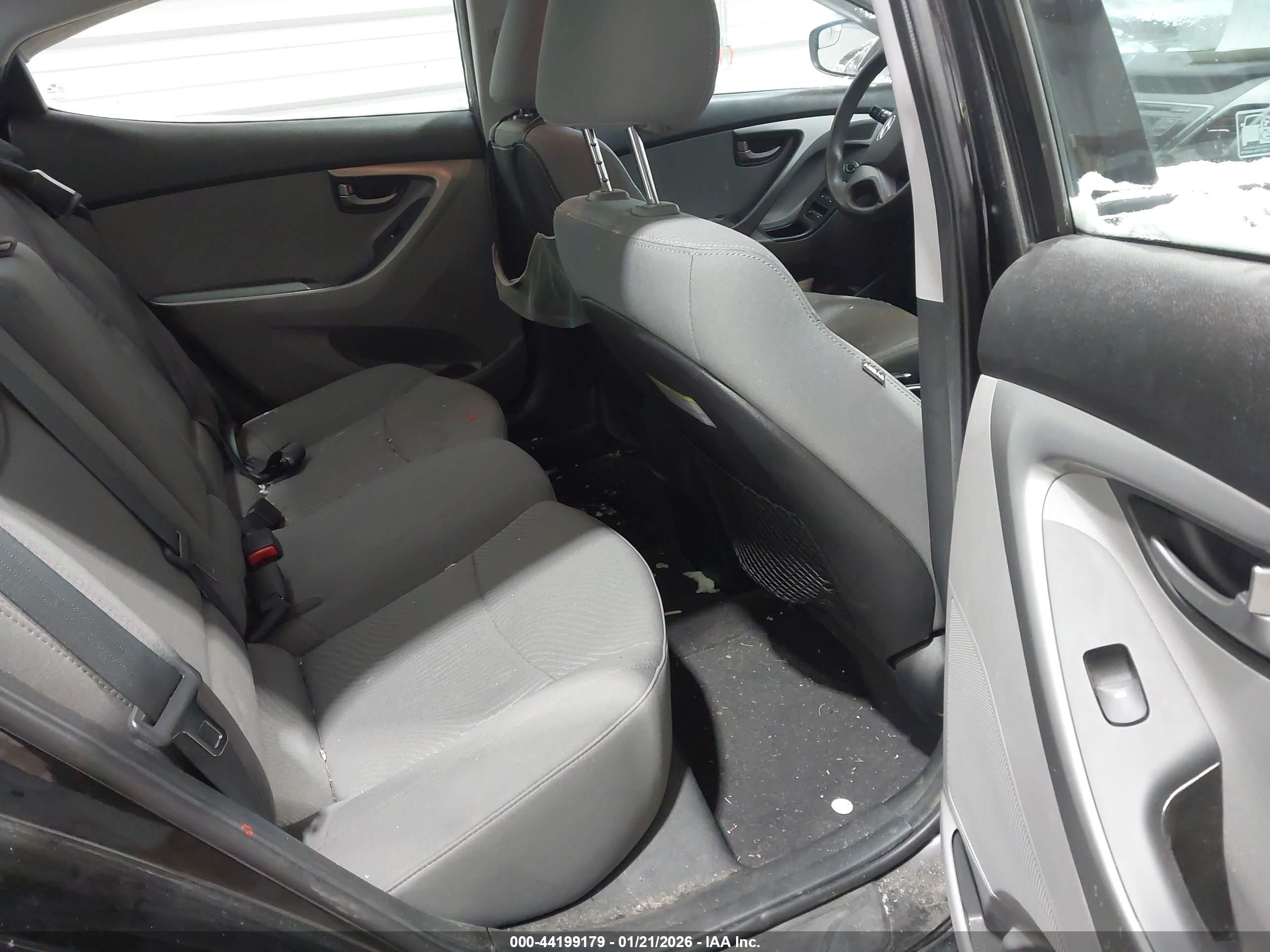 HYUNDAI ELANTRA image 8