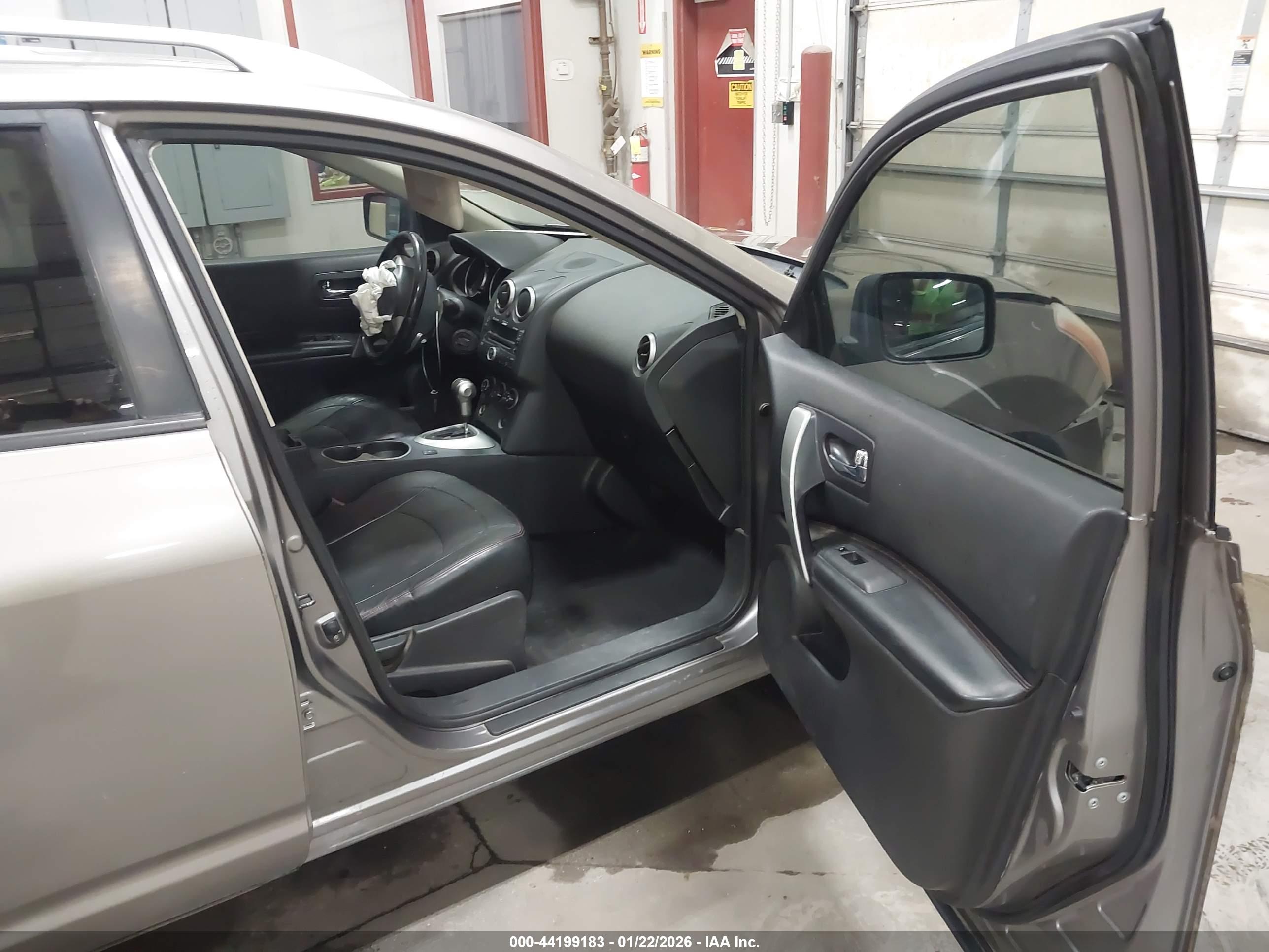 NISSAN ROGUE image 5