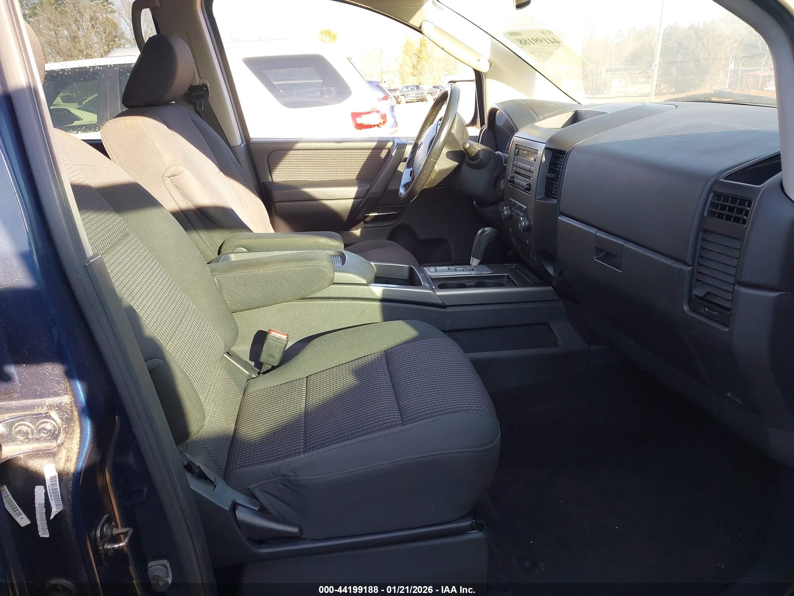 NISSAN TITAN image 5