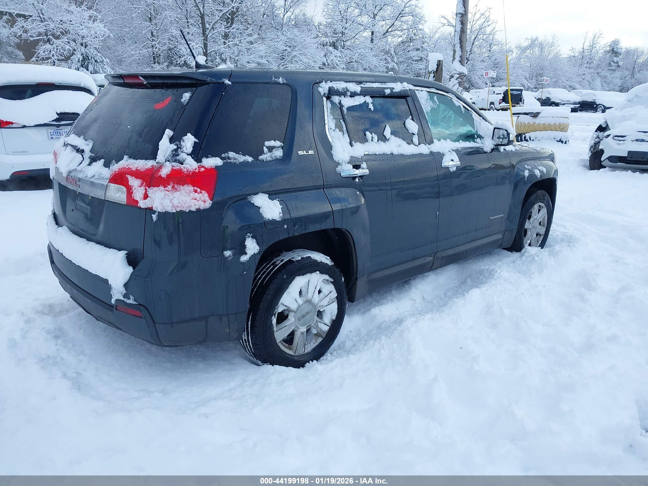 GMC TERRAIN image 4