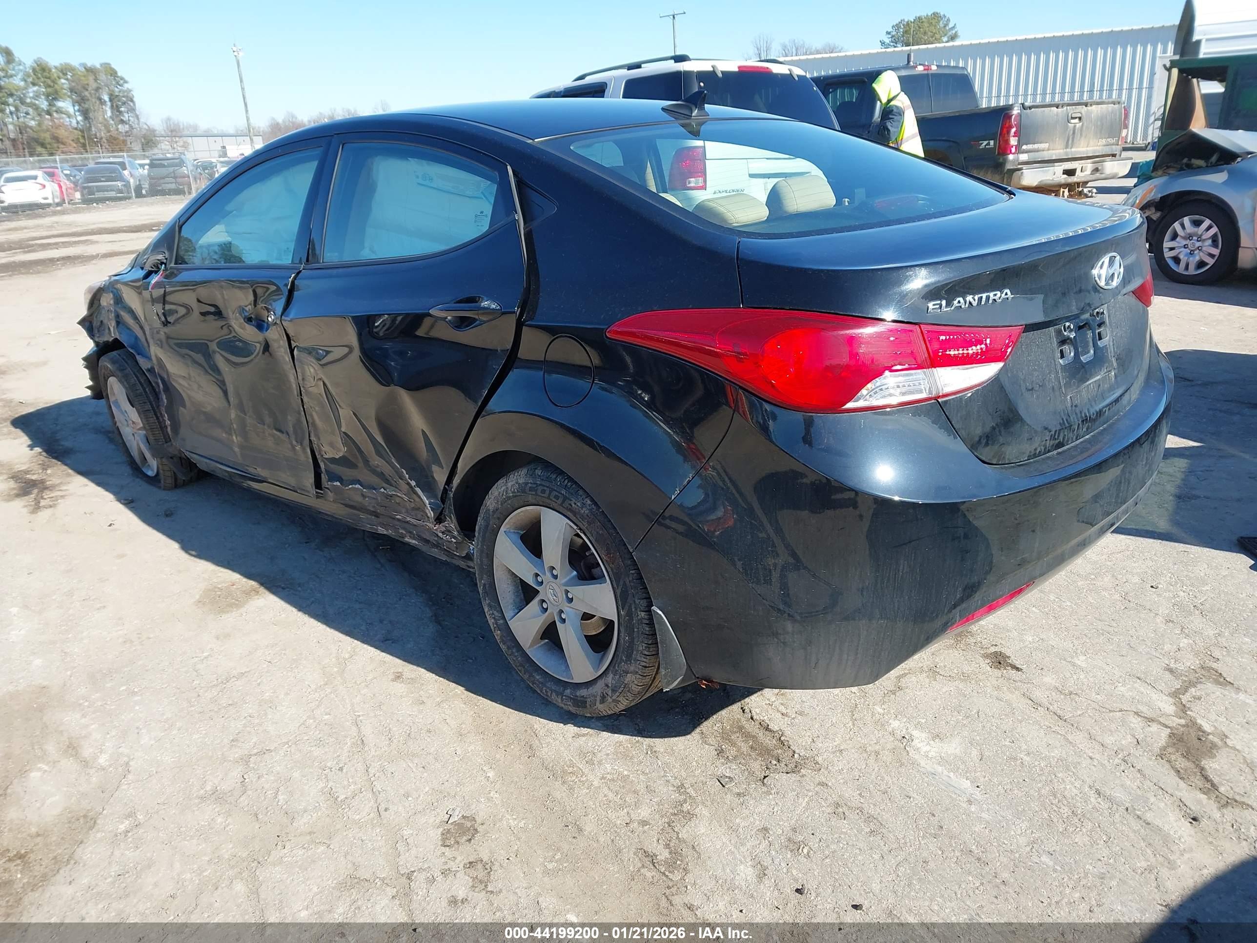 HYUNDAI ELANTRA image 3