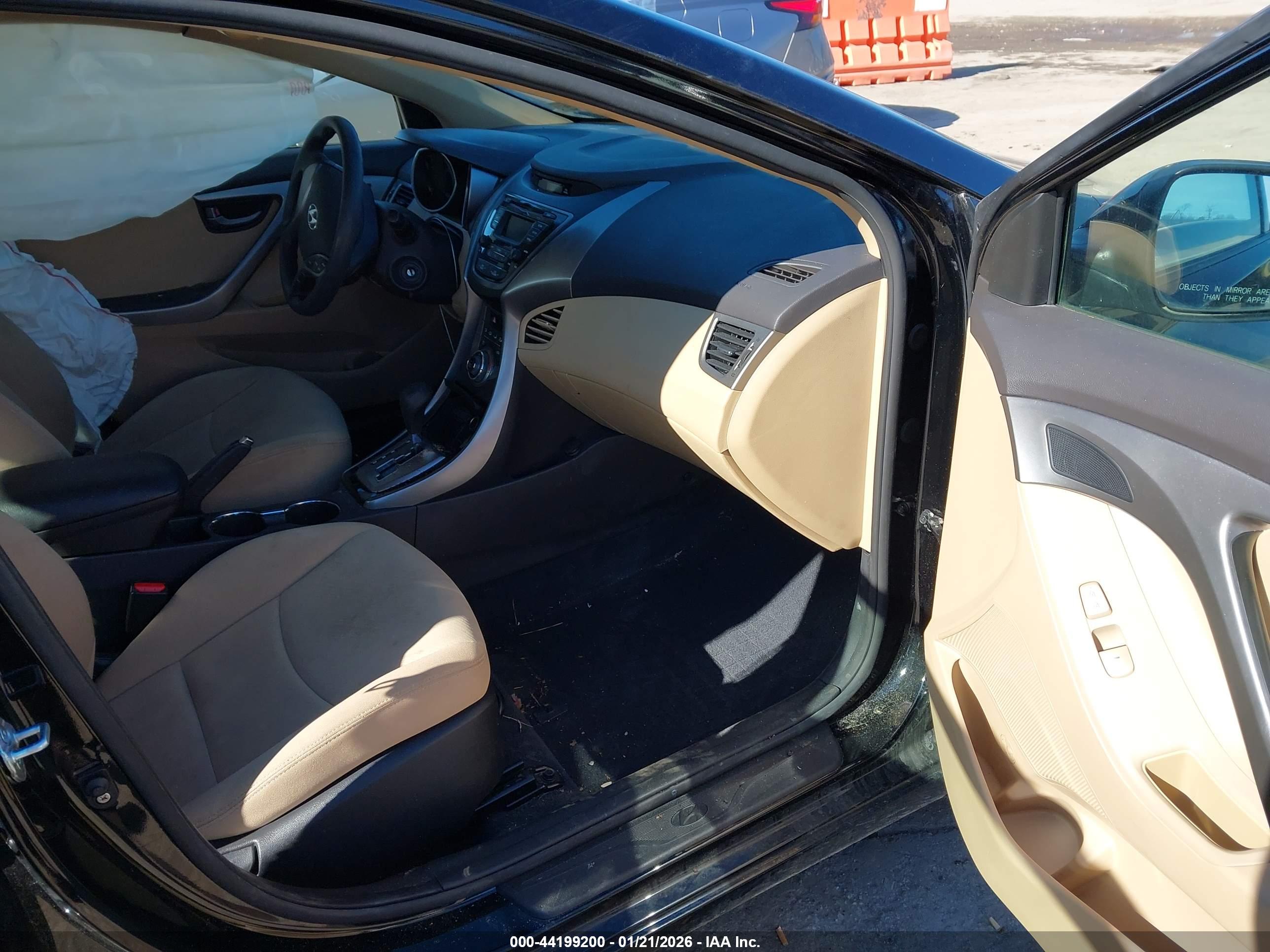HYUNDAI ELANTRA image 5