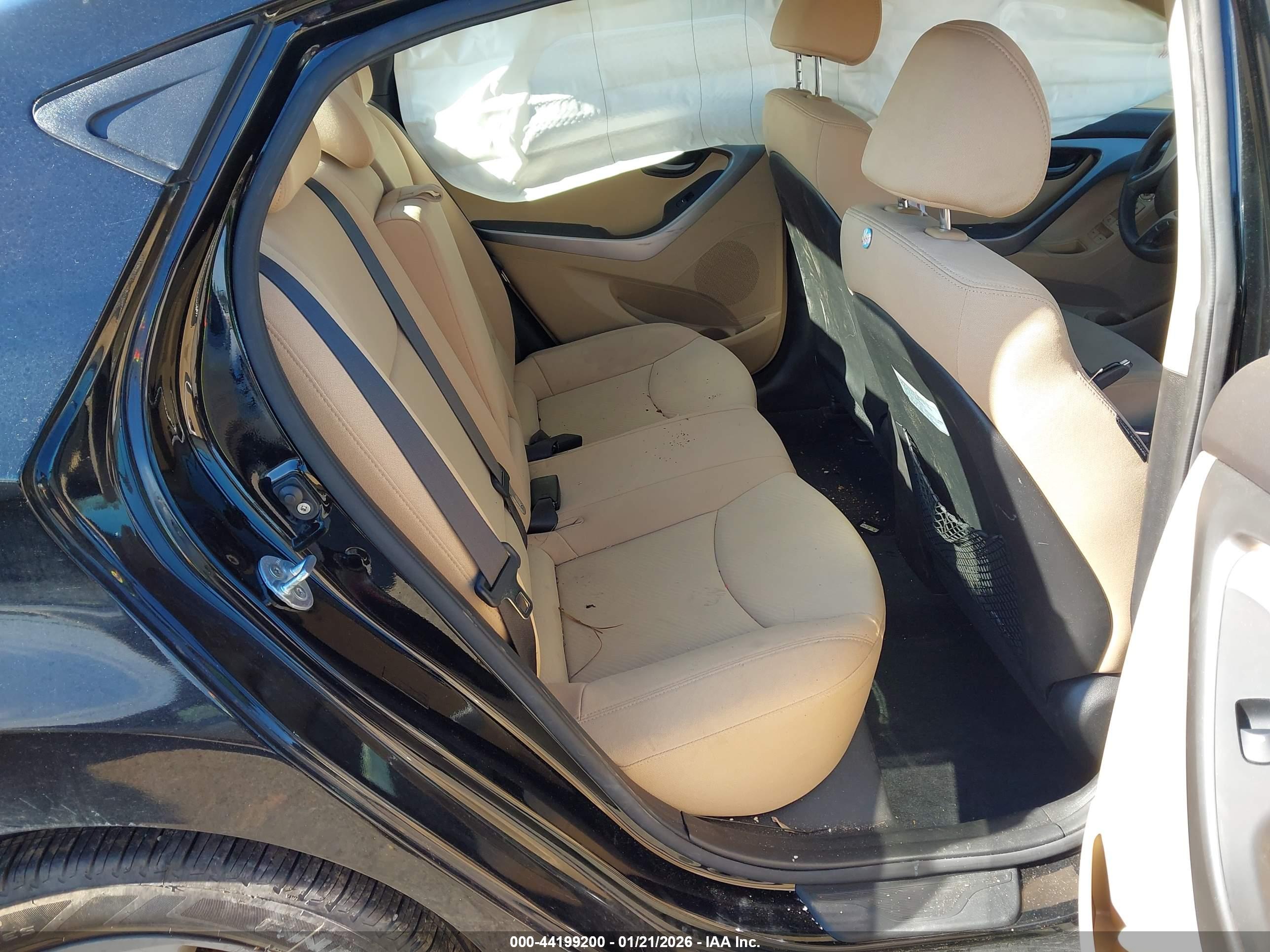 HYUNDAI ELANTRA image 8