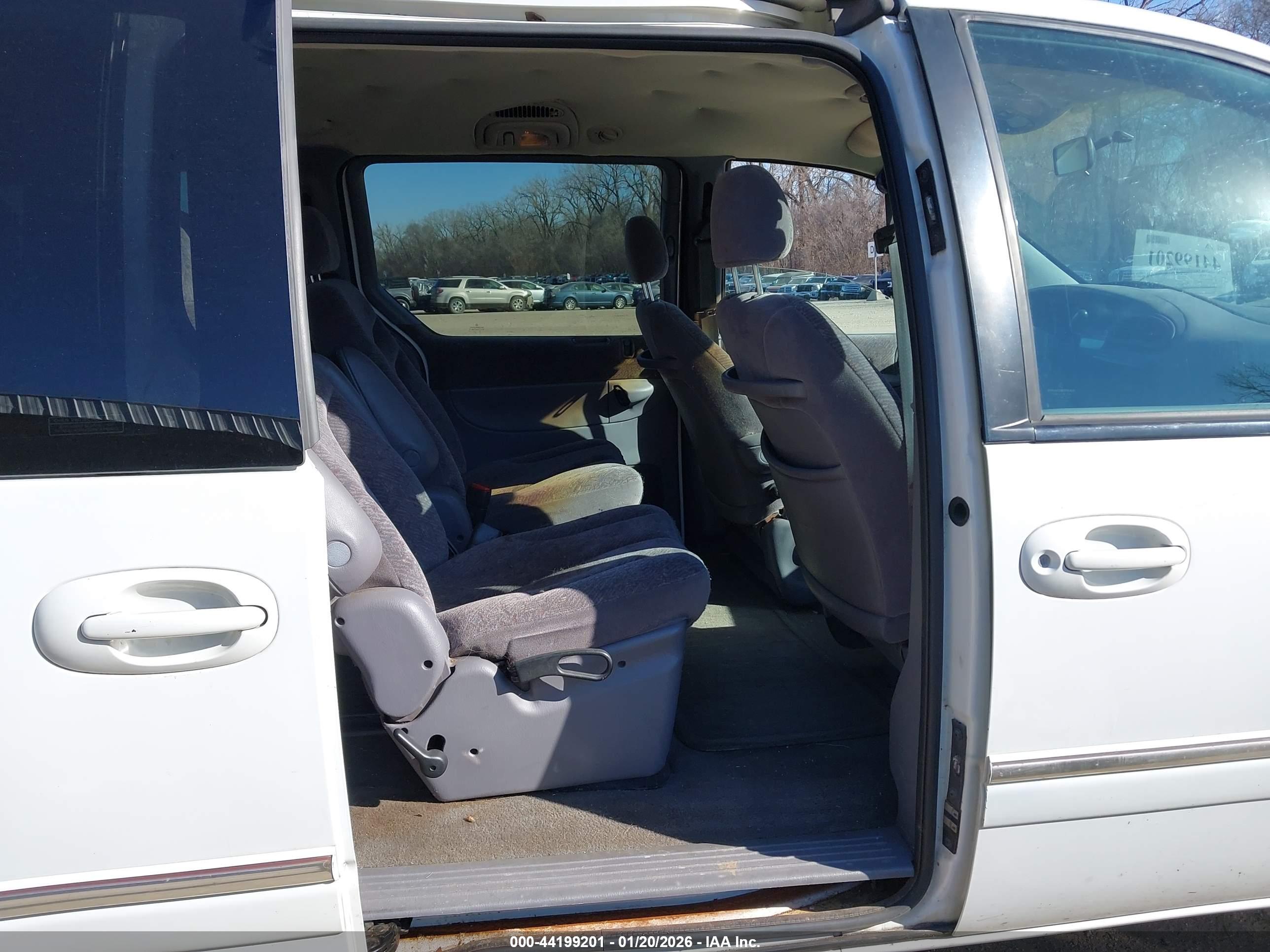 CHRYSLER TOWN image 8