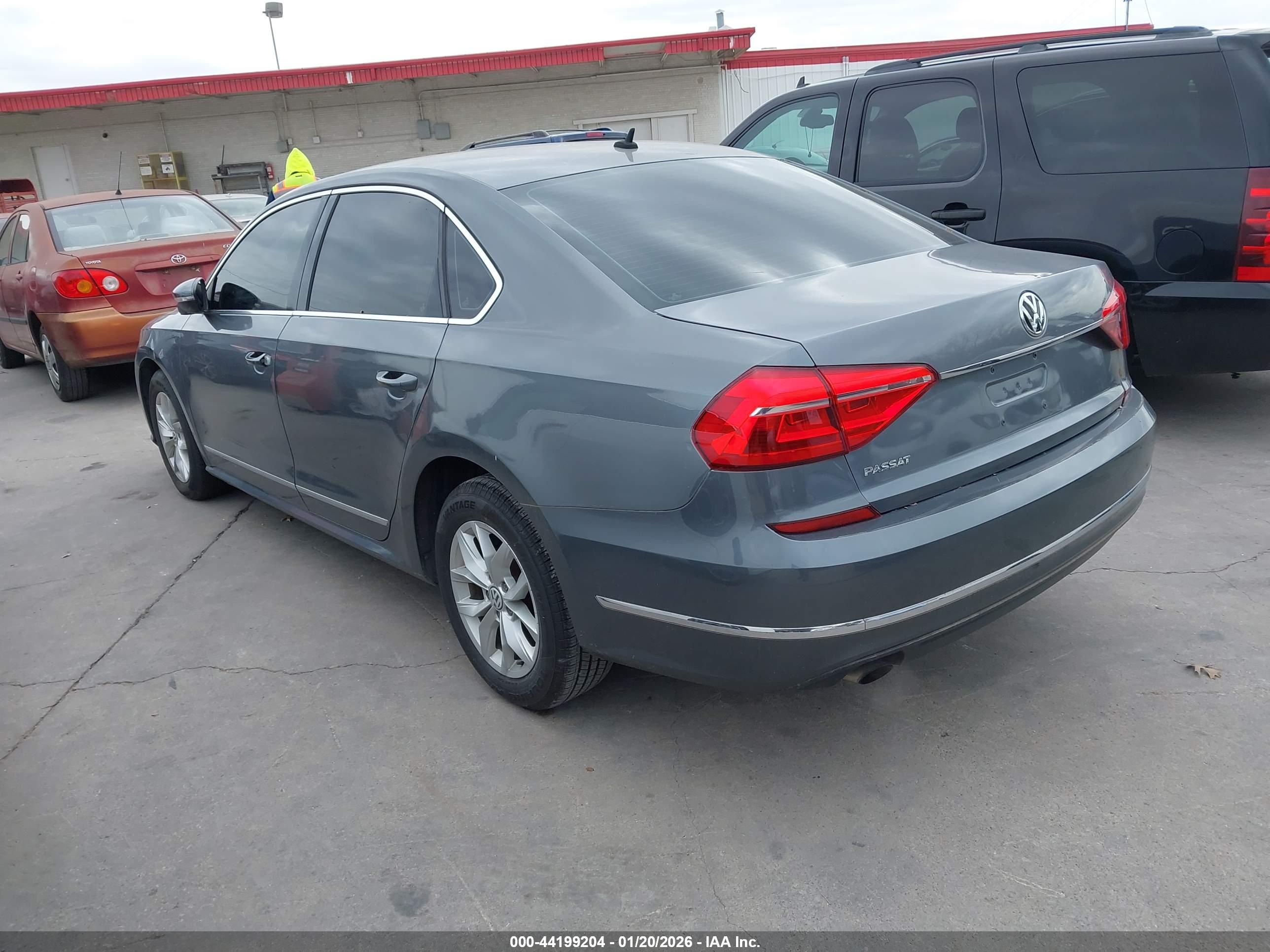 VOLKSWAGEN PASSAT image 3
