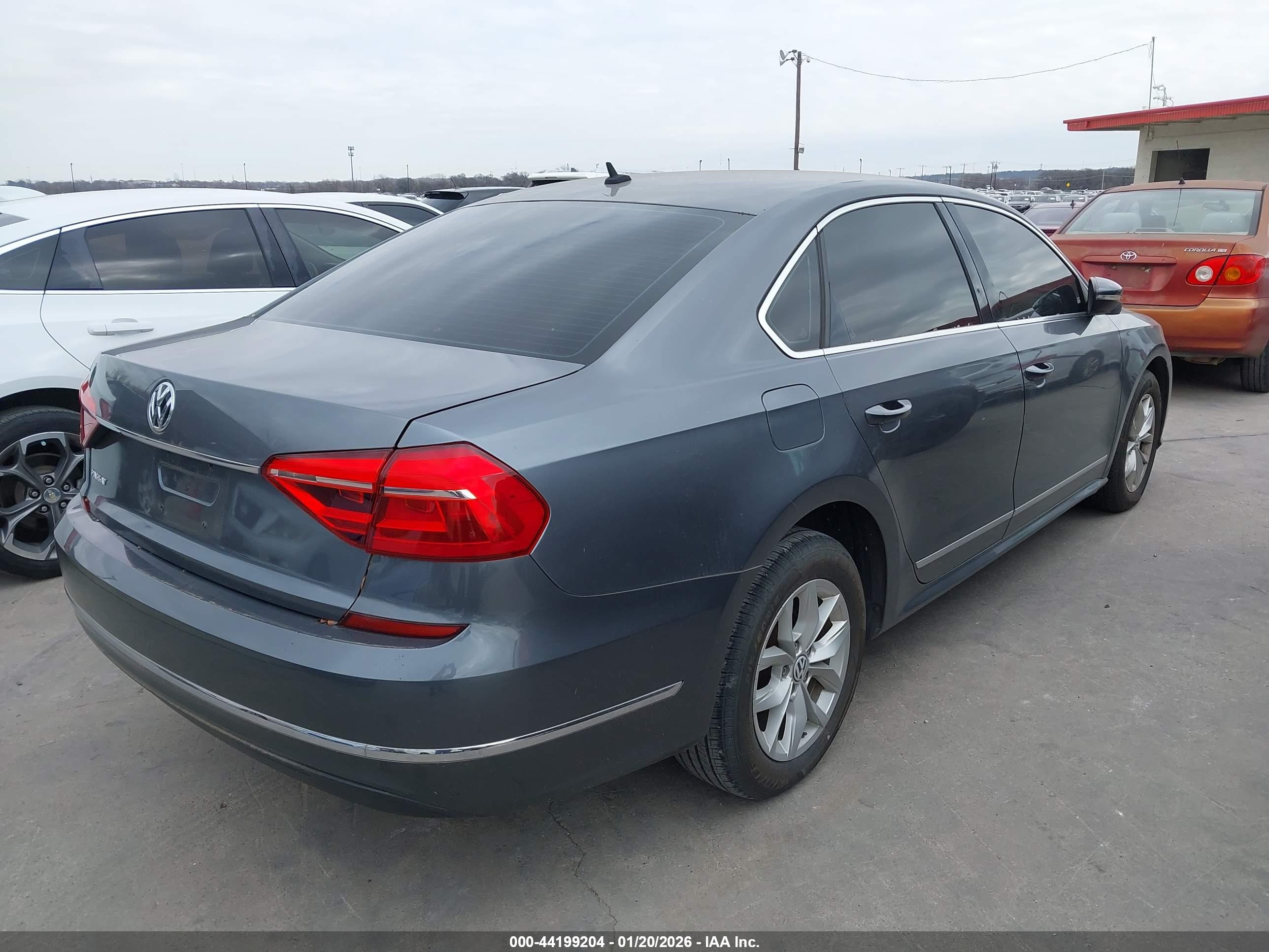 VOLKSWAGEN PASSAT image 4