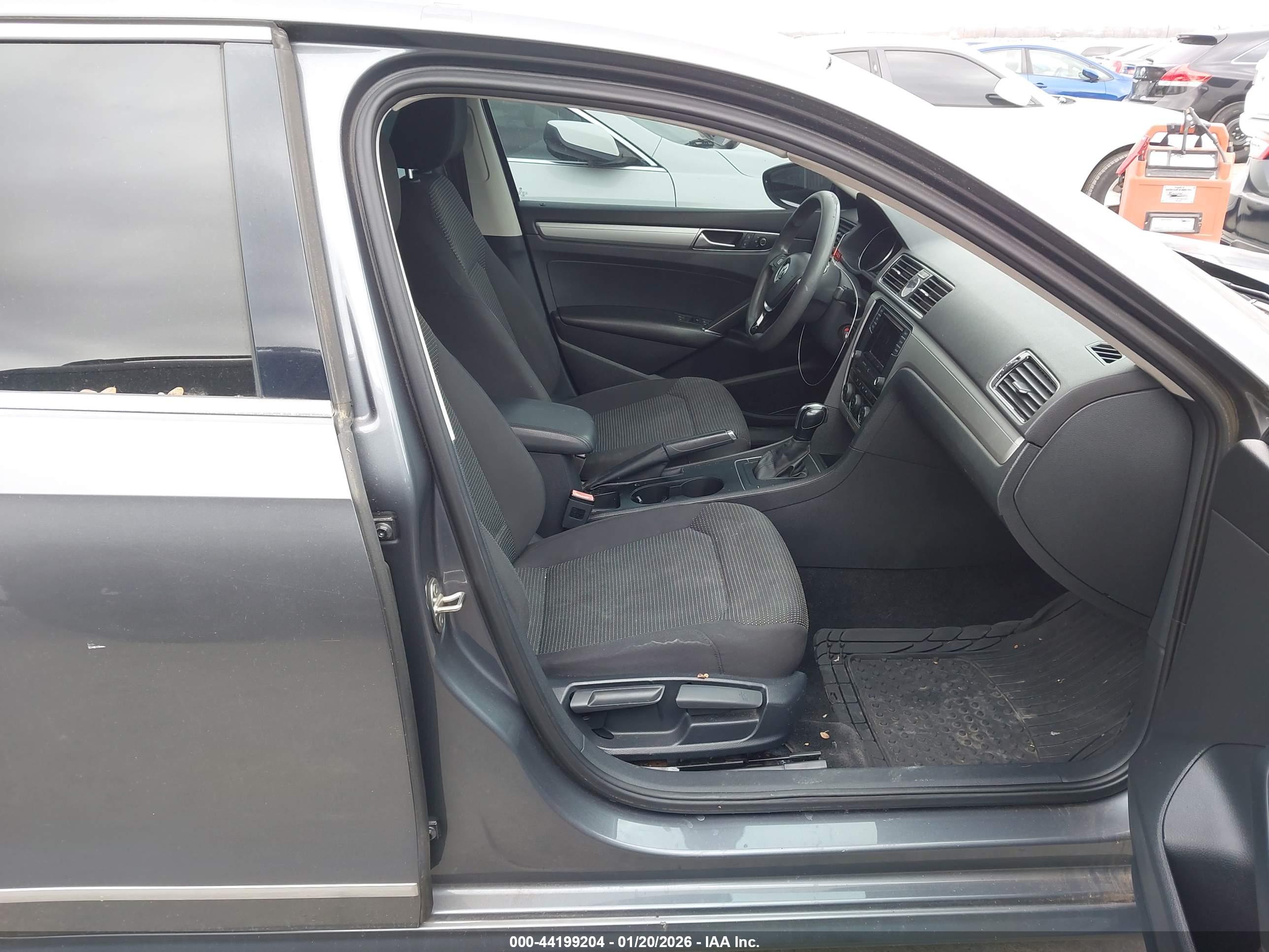 VOLKSWAGEN PASSAT image 5