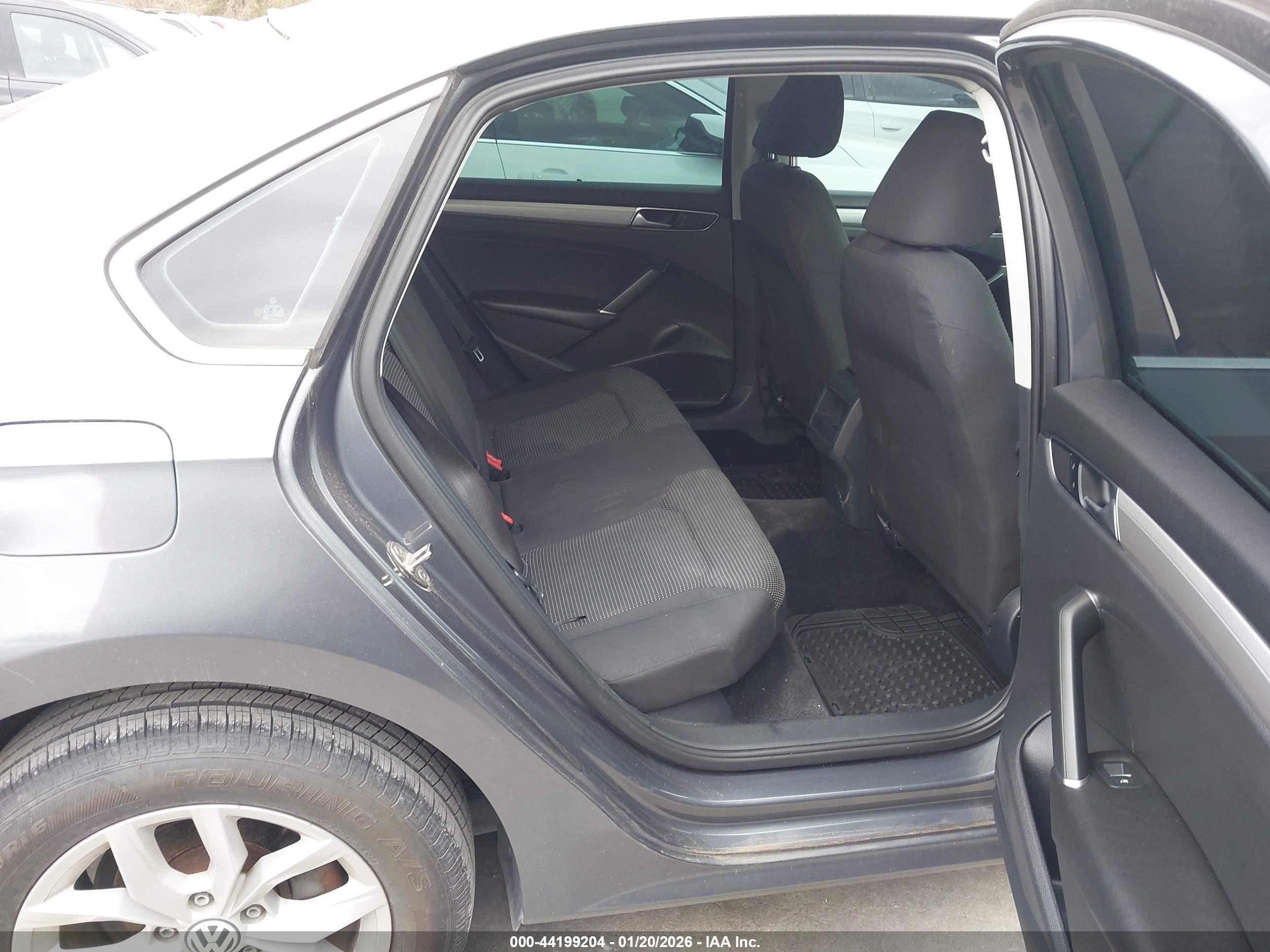 VOLKSWAGEN PASSAT image 8