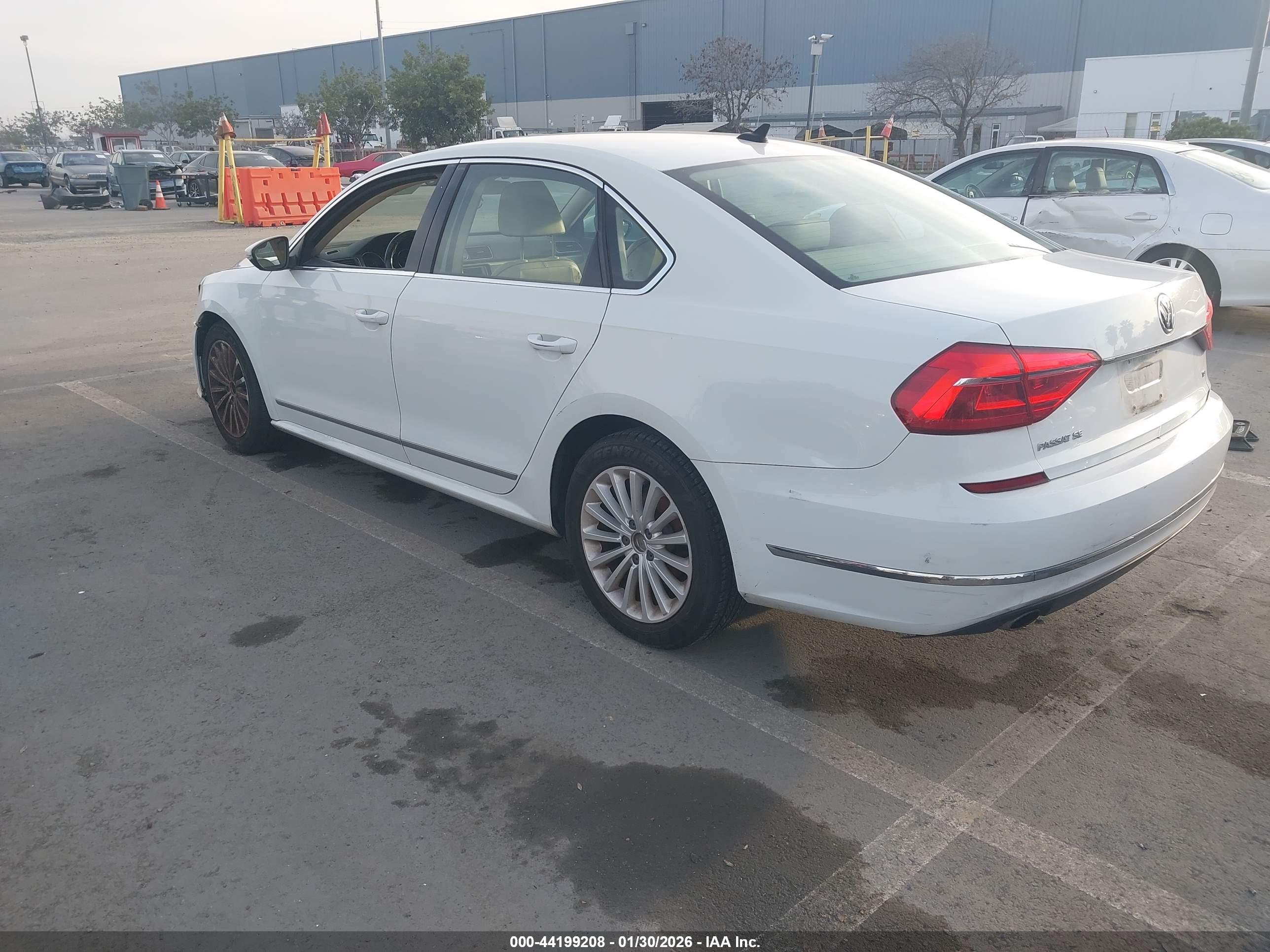 VOLKSWAGEN PASSAT image 3