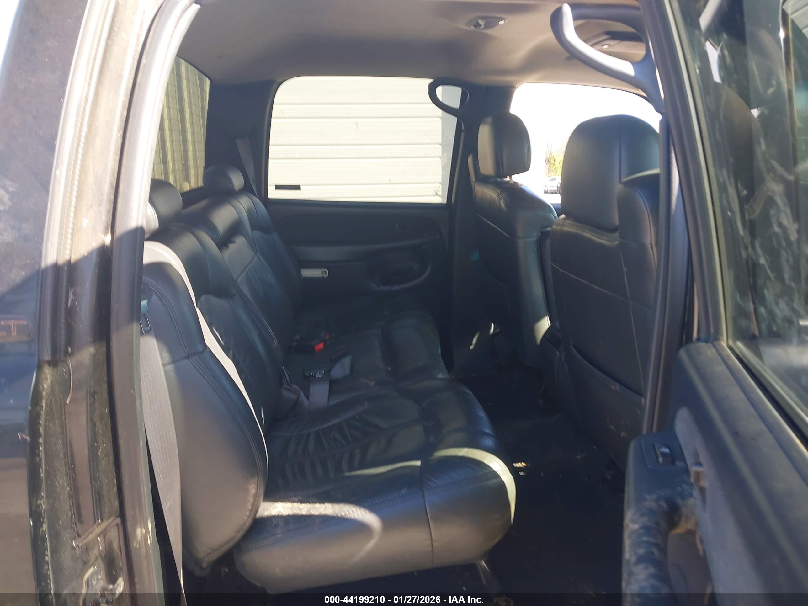 CHEVROLET SILVERADO image 8