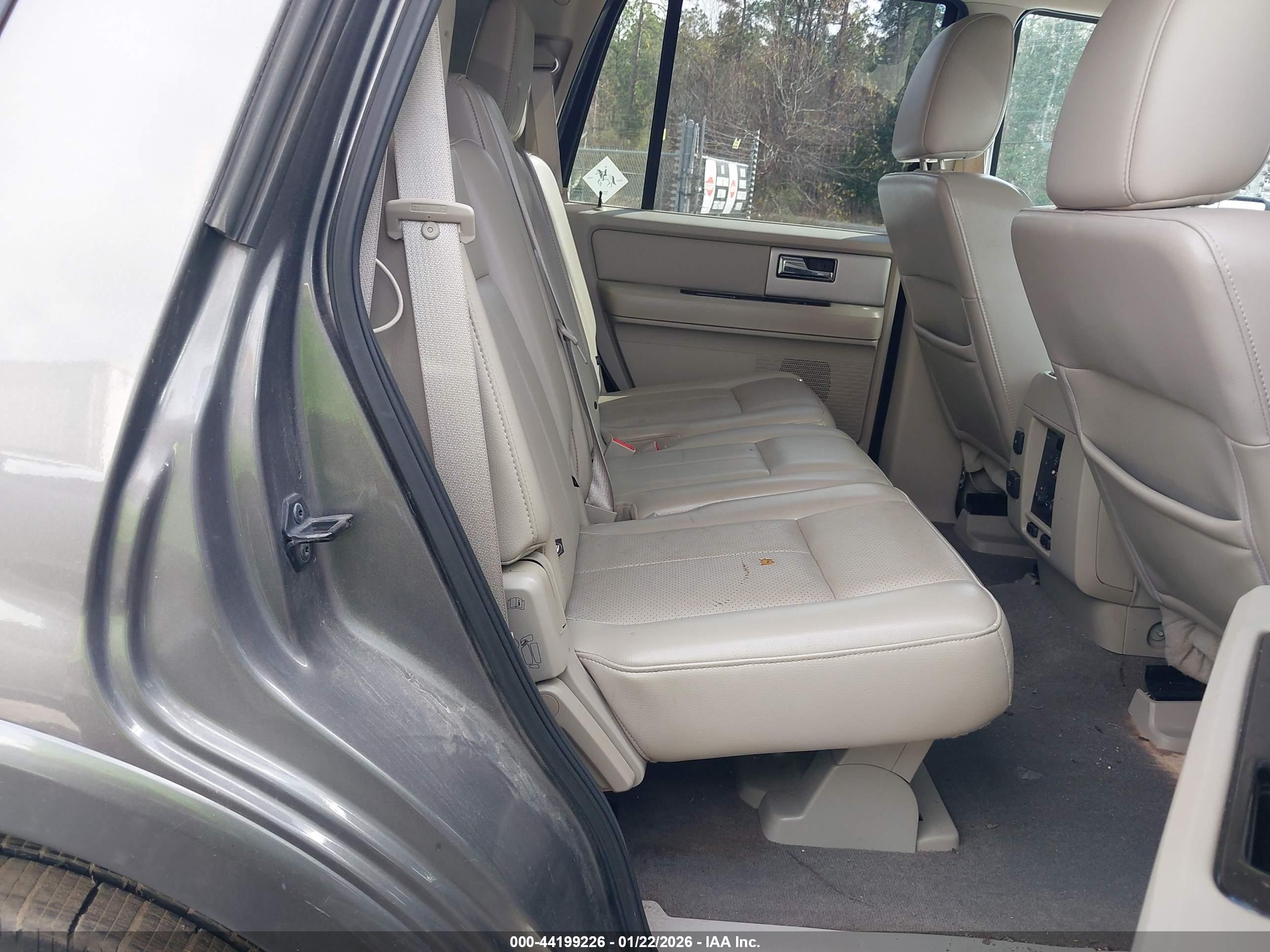 FORD EXPEDITION image 8