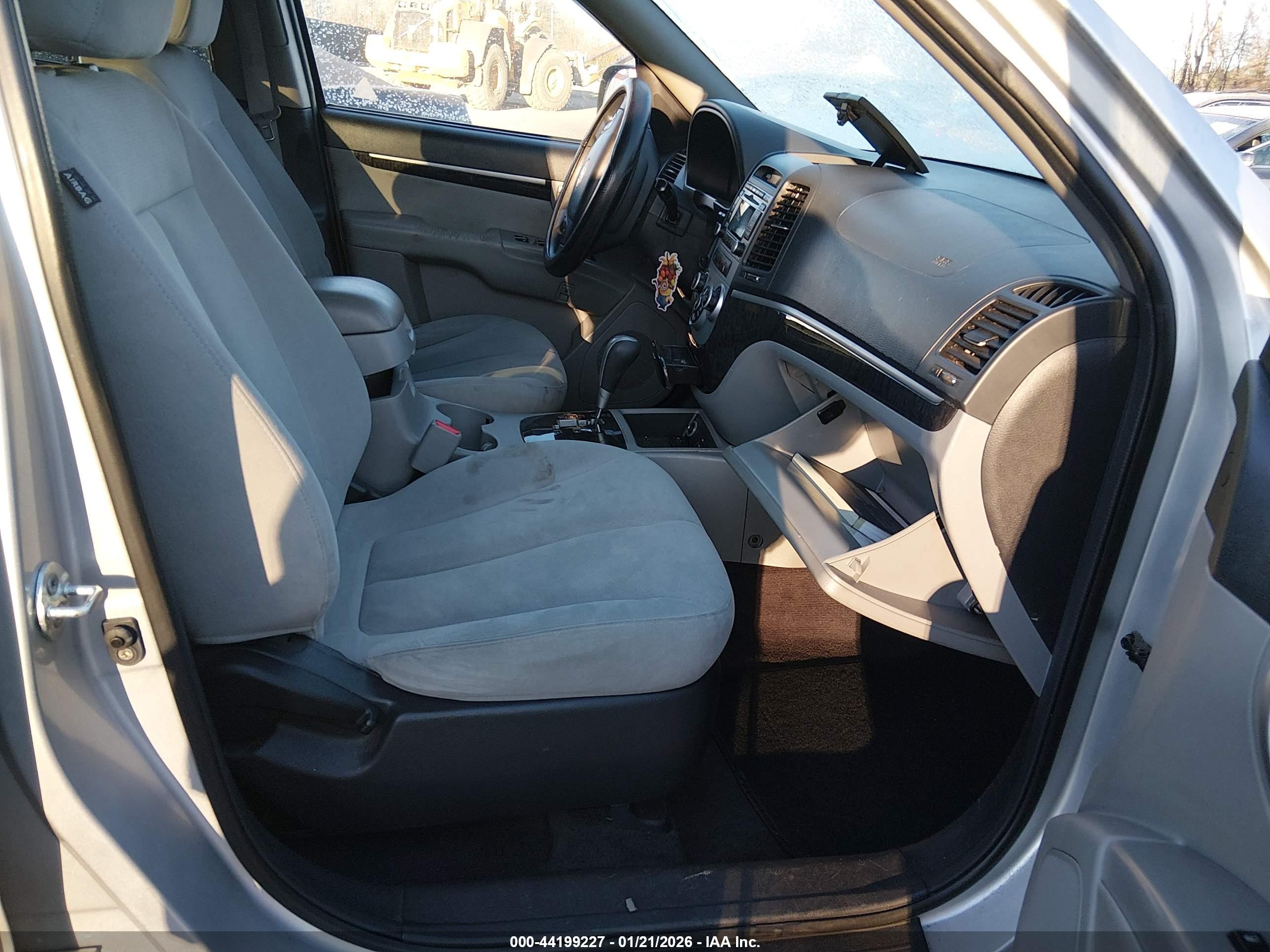 HYUNDAI SANTA image 5