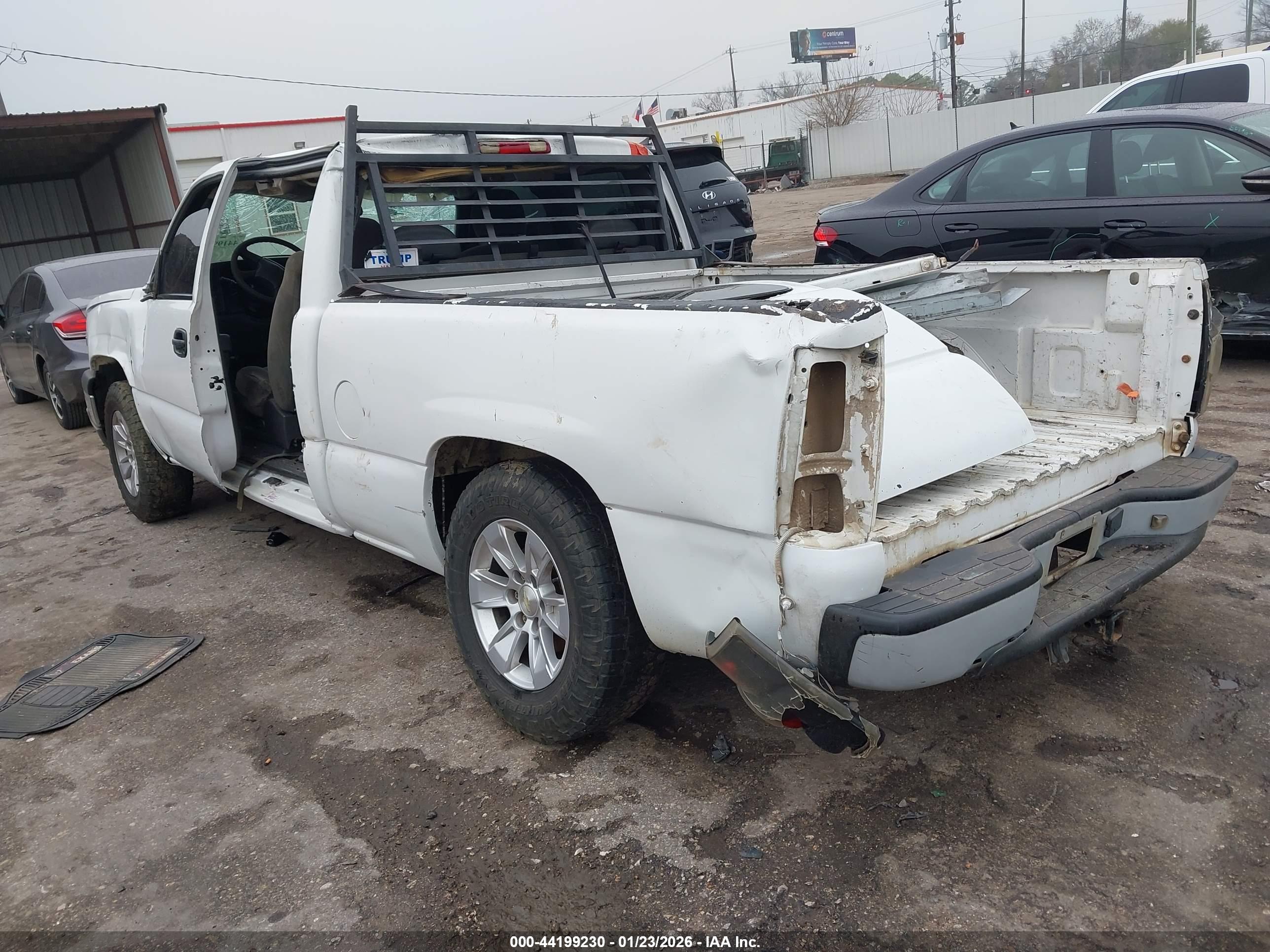 CHEVROLET SILVERADO image 3