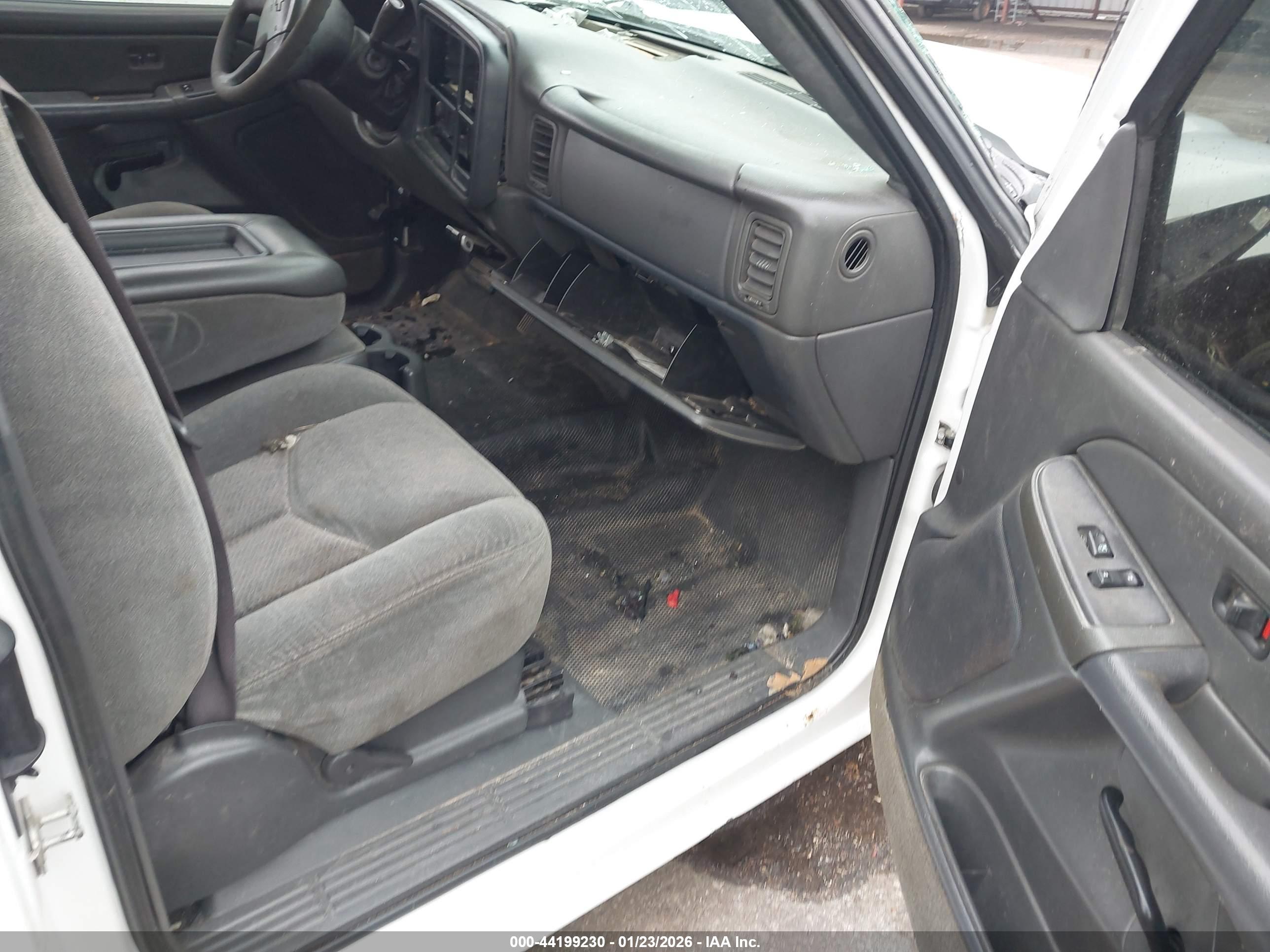 CHEVROLET SILVERADO image 5