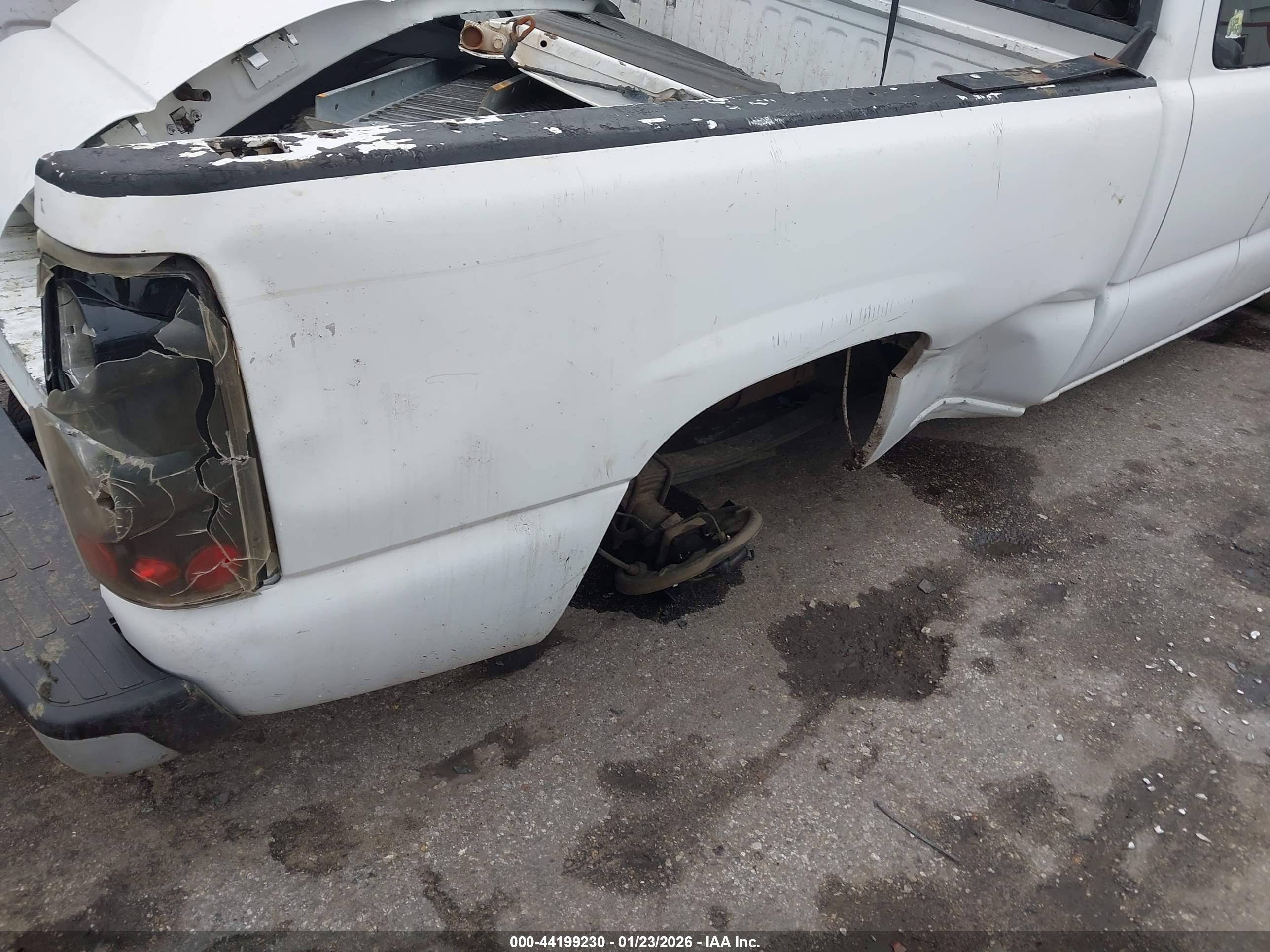 CHEVROLET SILVERADO image 6