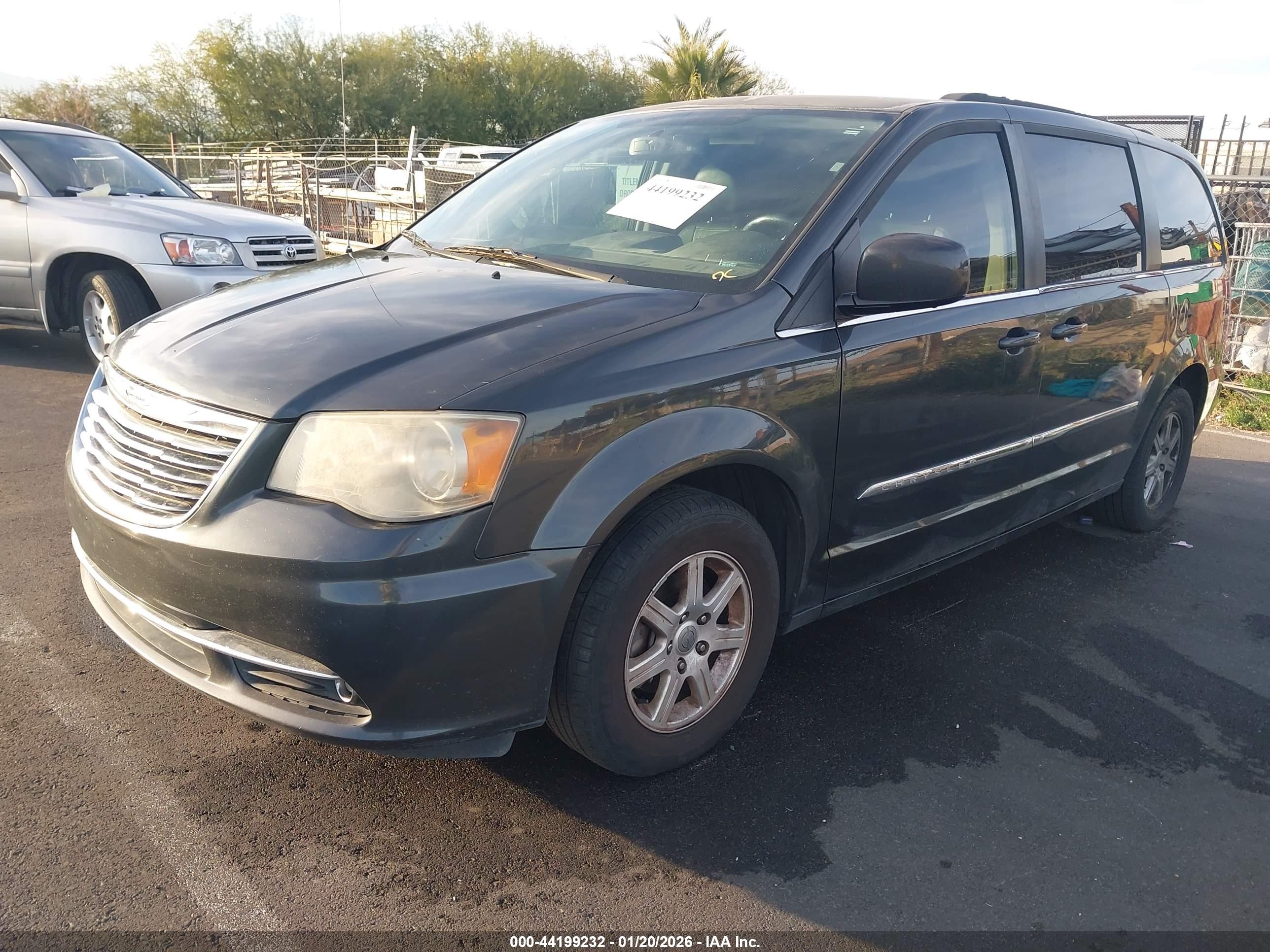 CHRYSLER TOWN image 2