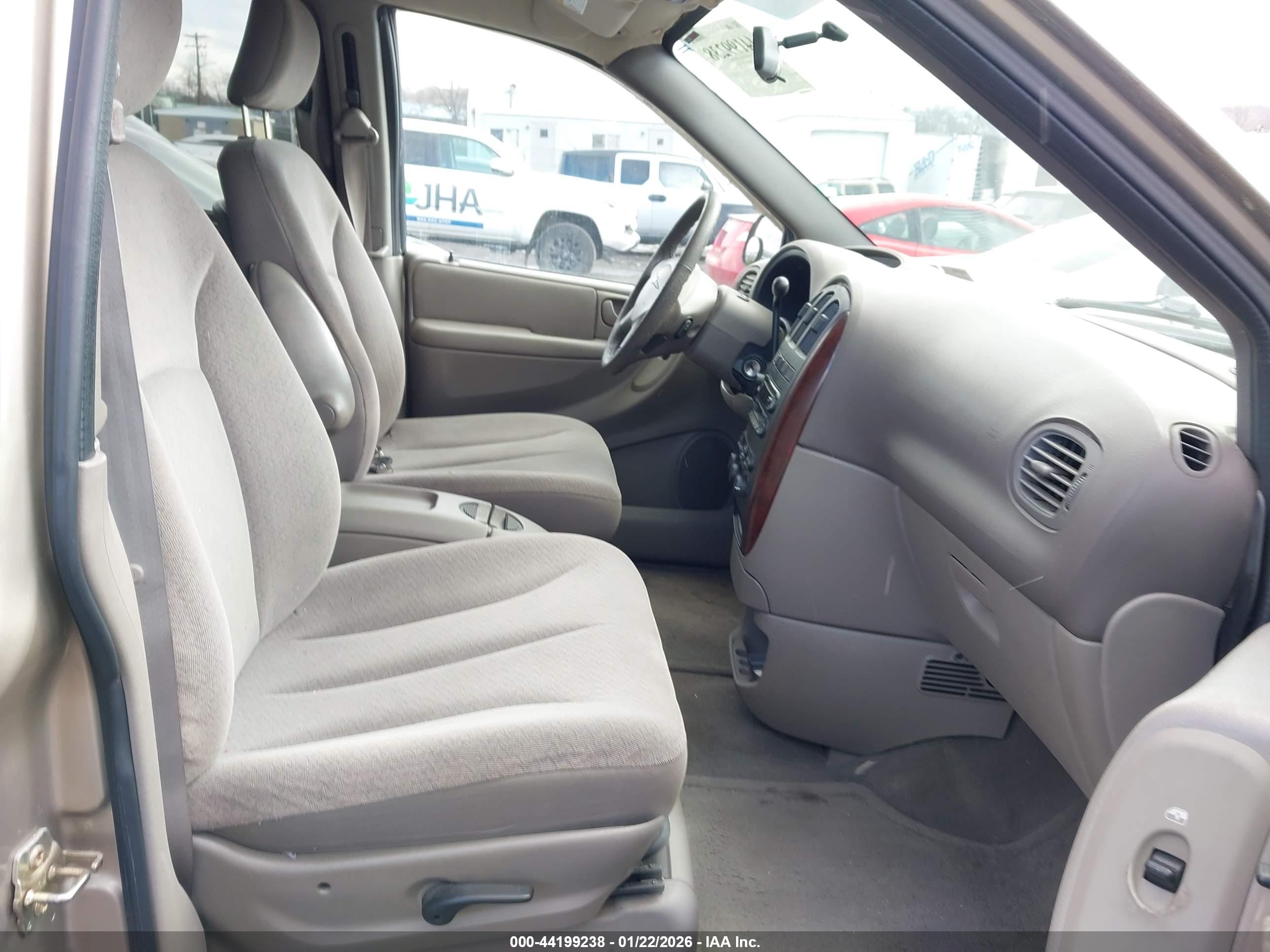 CHRYSLER TOWN image 5